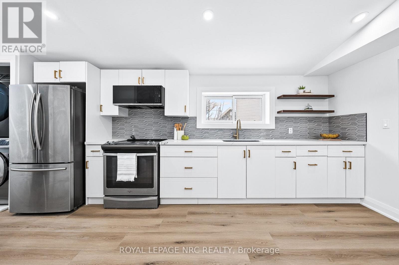 












4149 WELLAND STREET

,
Niagara Falls (Chippawa),




Ontario
L2G6J9

