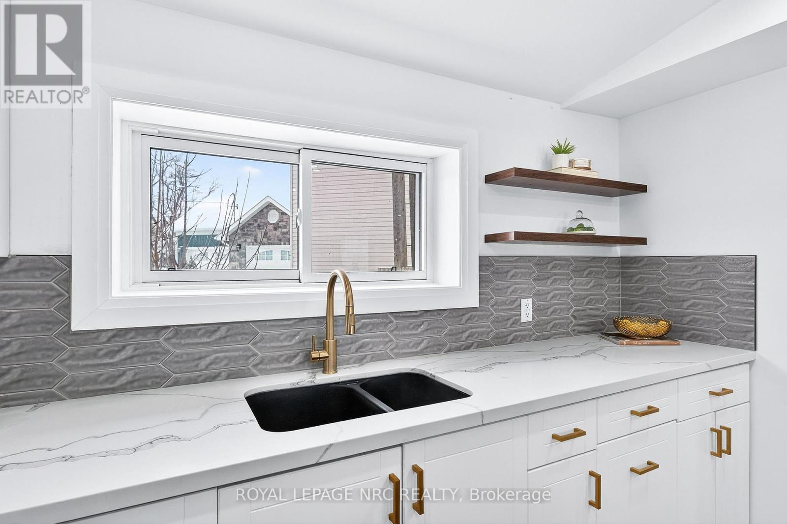 












4149 WELLAND STREET

,
Niagara Falls (Chippawa),




Ontario
L2G6J9

