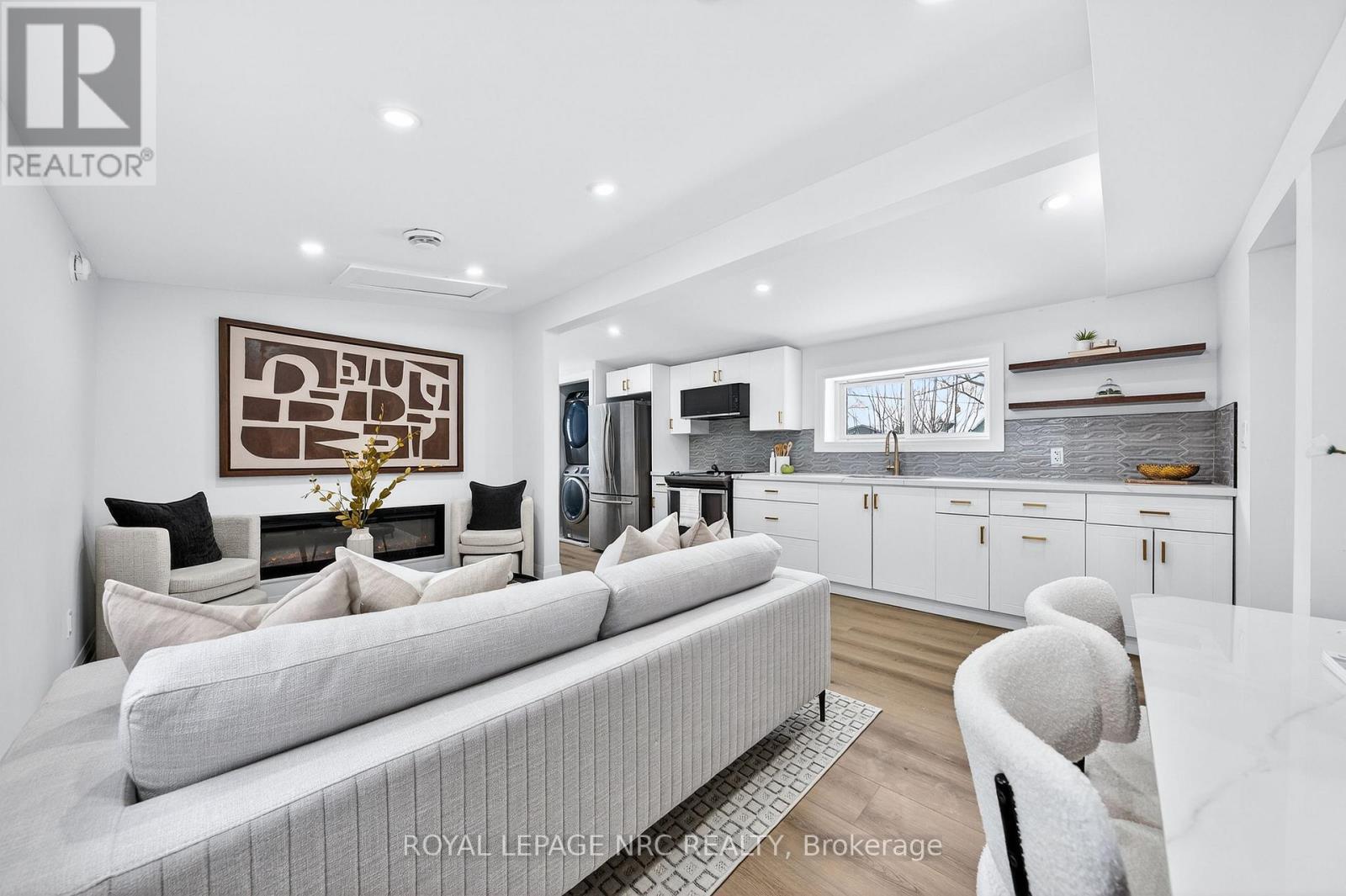 












4149 WELLAND STREET

,
Niagara Falls (Chippawa),




Ontario
L2G6J9

