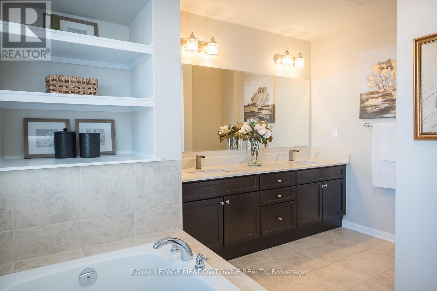 












342 KINCARDINE TERRACE

,
Milton,




Ontario
L9T8M9

