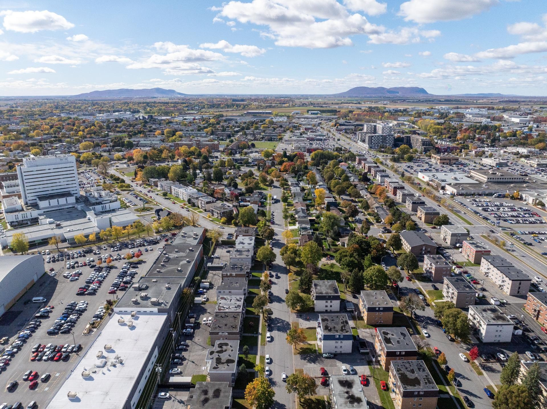 









845


Rue Rouleau

, 2,
Saint-Hyacinthe,




QC
J2S1B6

