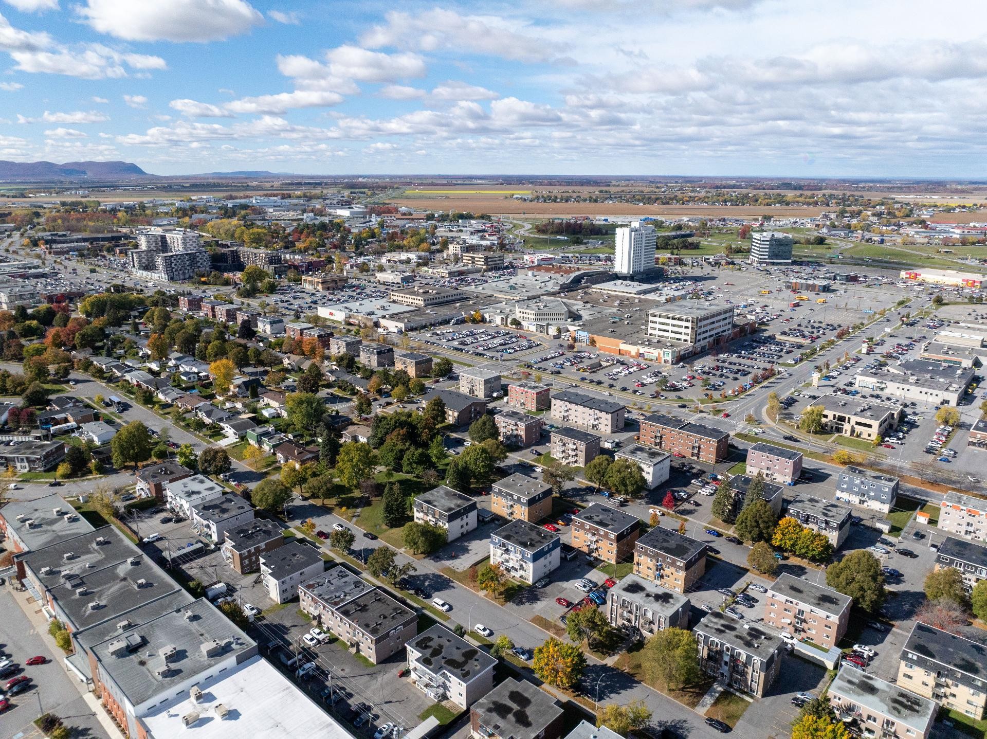 









845


Rue Rouleau

, 2,
Saint-Hyacinthe,




QC
J2S1B6

