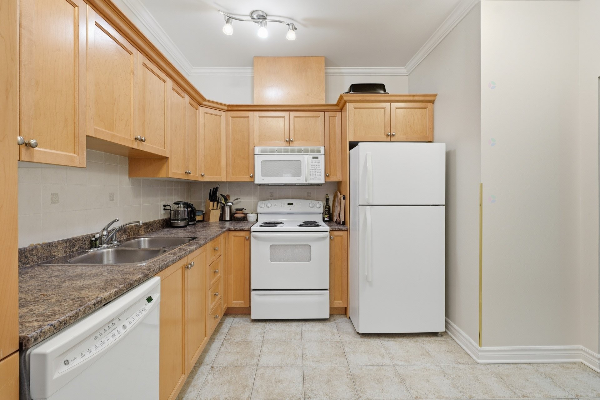 









154


Boul. de Lucerne

, 205,
Gatineau (Hull),




QC
J9A3V9

