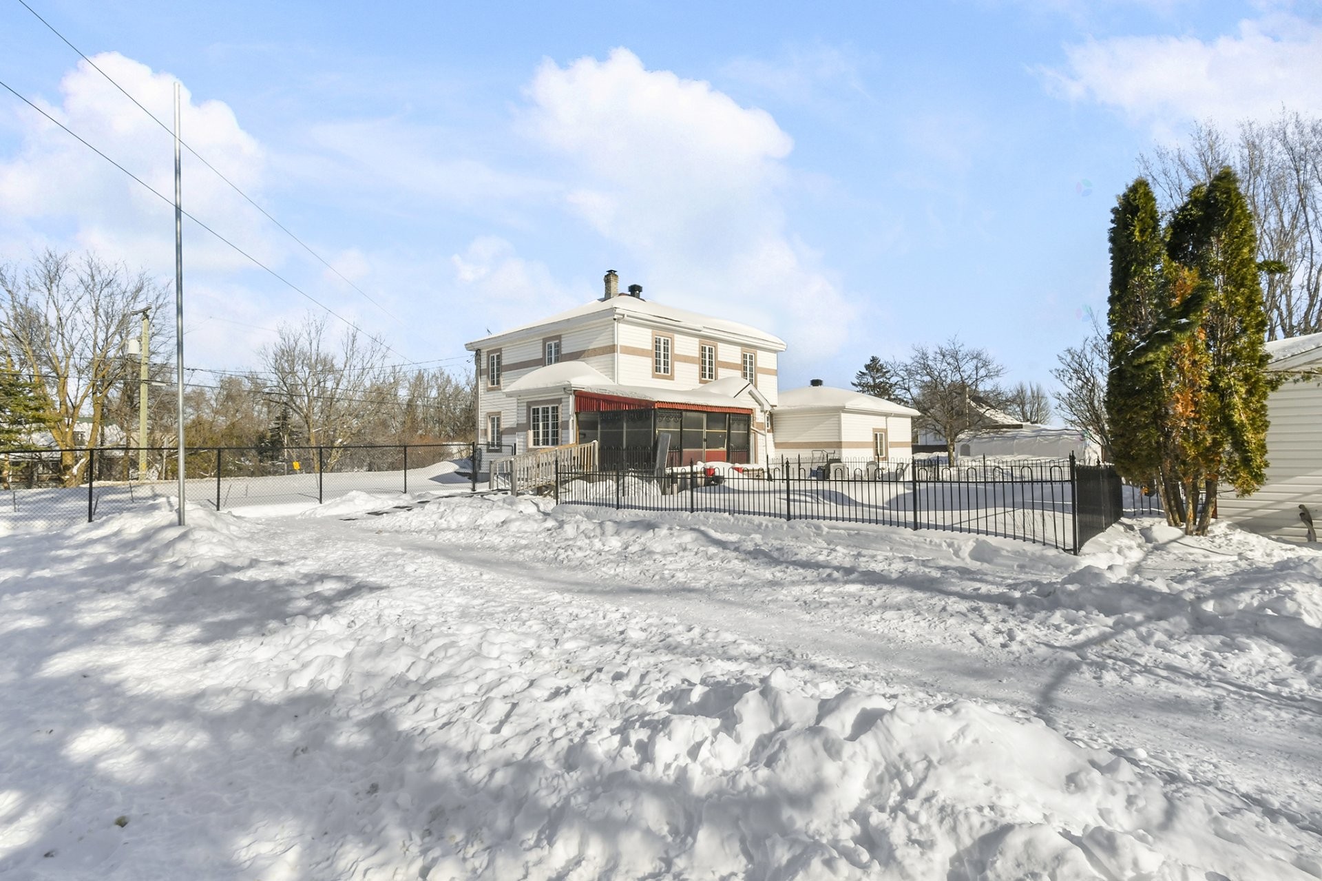 









1331


Rg de la Rivière S.

,
Sainte-Élisabeth,




QC
J0K2J0

