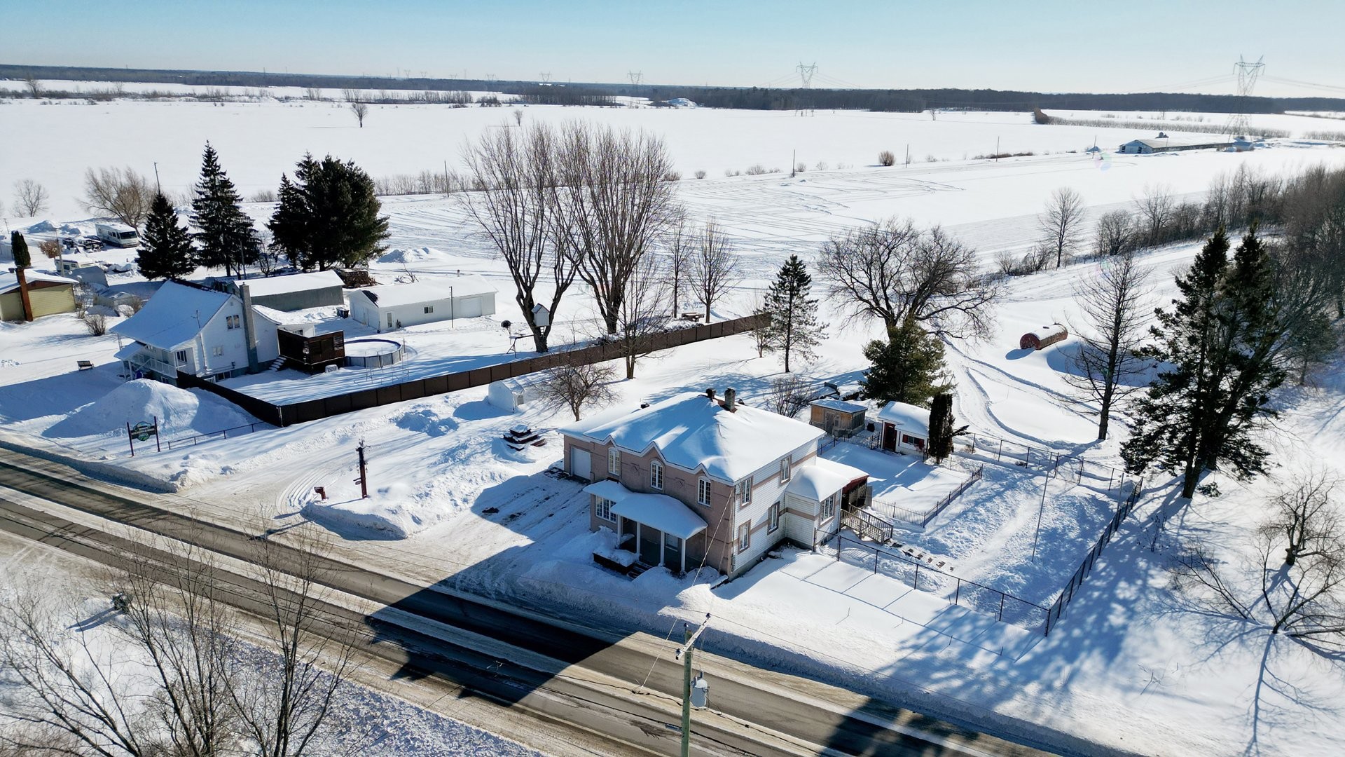 









1331


Rg de la Rivière S.

,
Sainte-Élisabeth,




QC
J0K2J0

