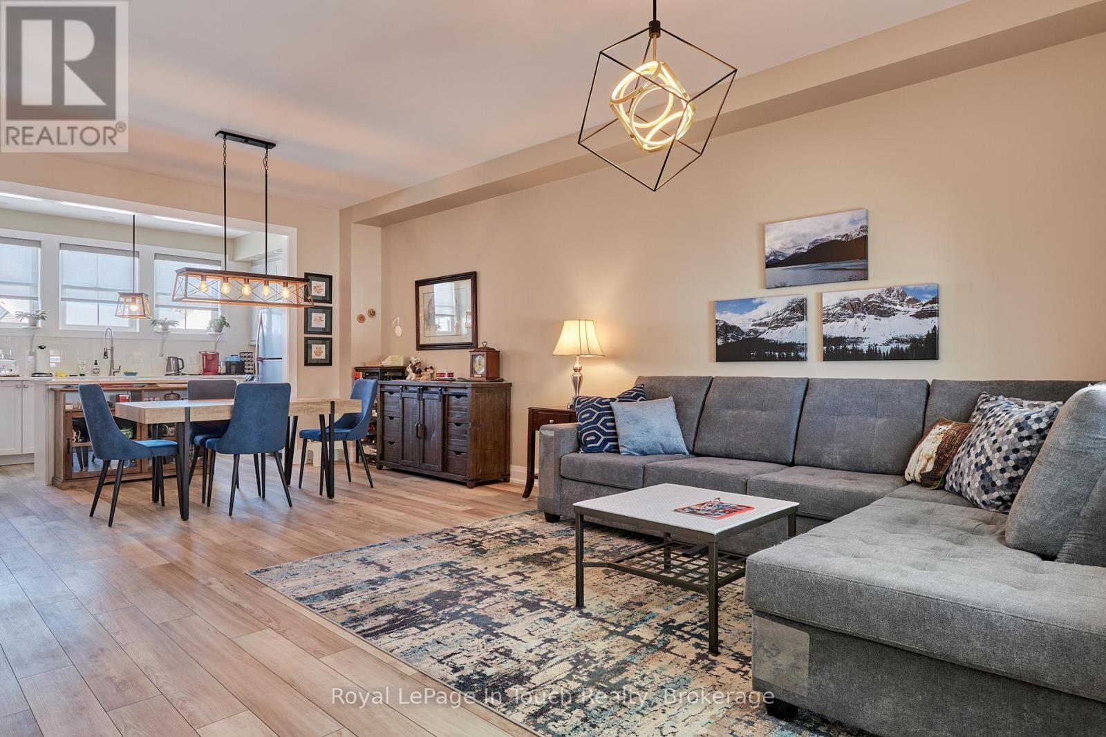 












31 JULIA CRESCENT

,
Midland,




Ontario
L4R0H5

