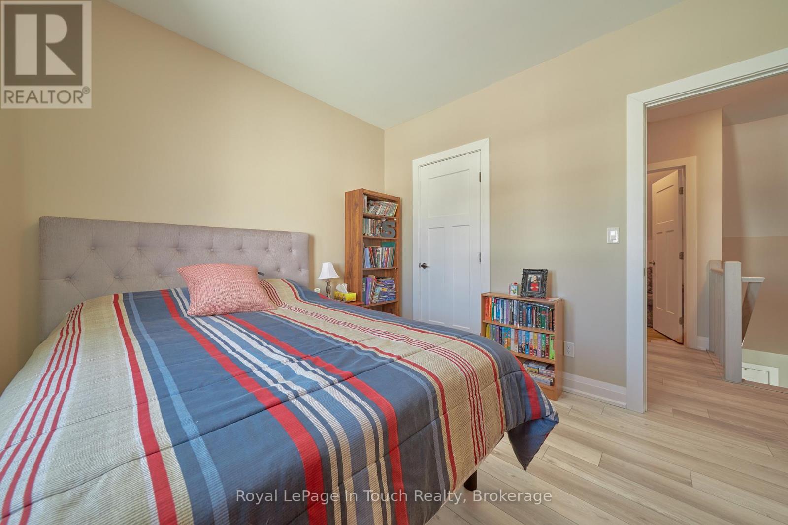 












31 JULIA CRESCENT

,
Midland,




Ontario
L4R0H5

