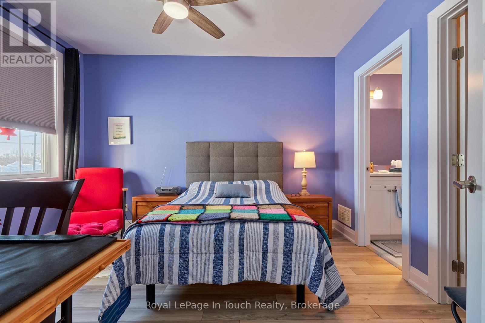 












31 JULIA CRESCENT

,
Midland,




Ontario
L4R0H5

