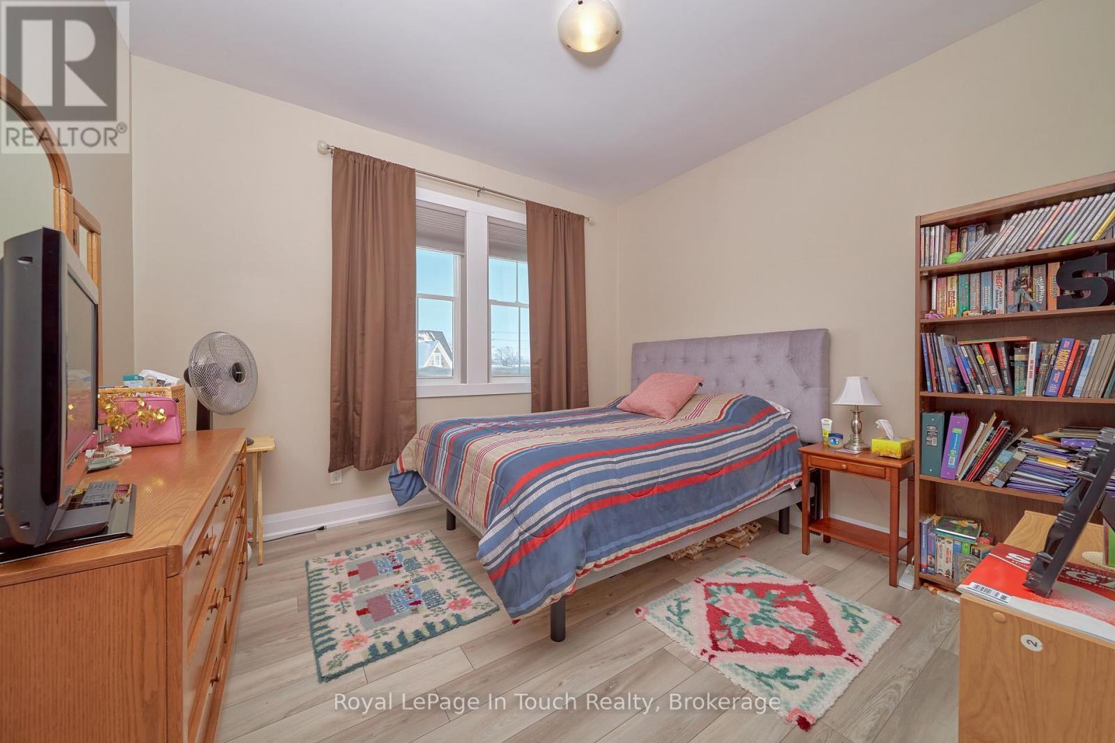 












31 JULIA CRESCENT

,
Midland,




Ontario
L4R0H5

