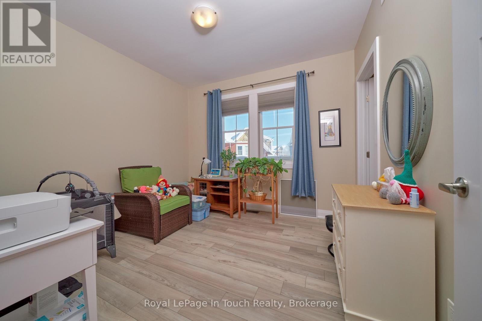 












31 JULIA CRESCENT

,
Midland,




Ontario
L4R0H5

