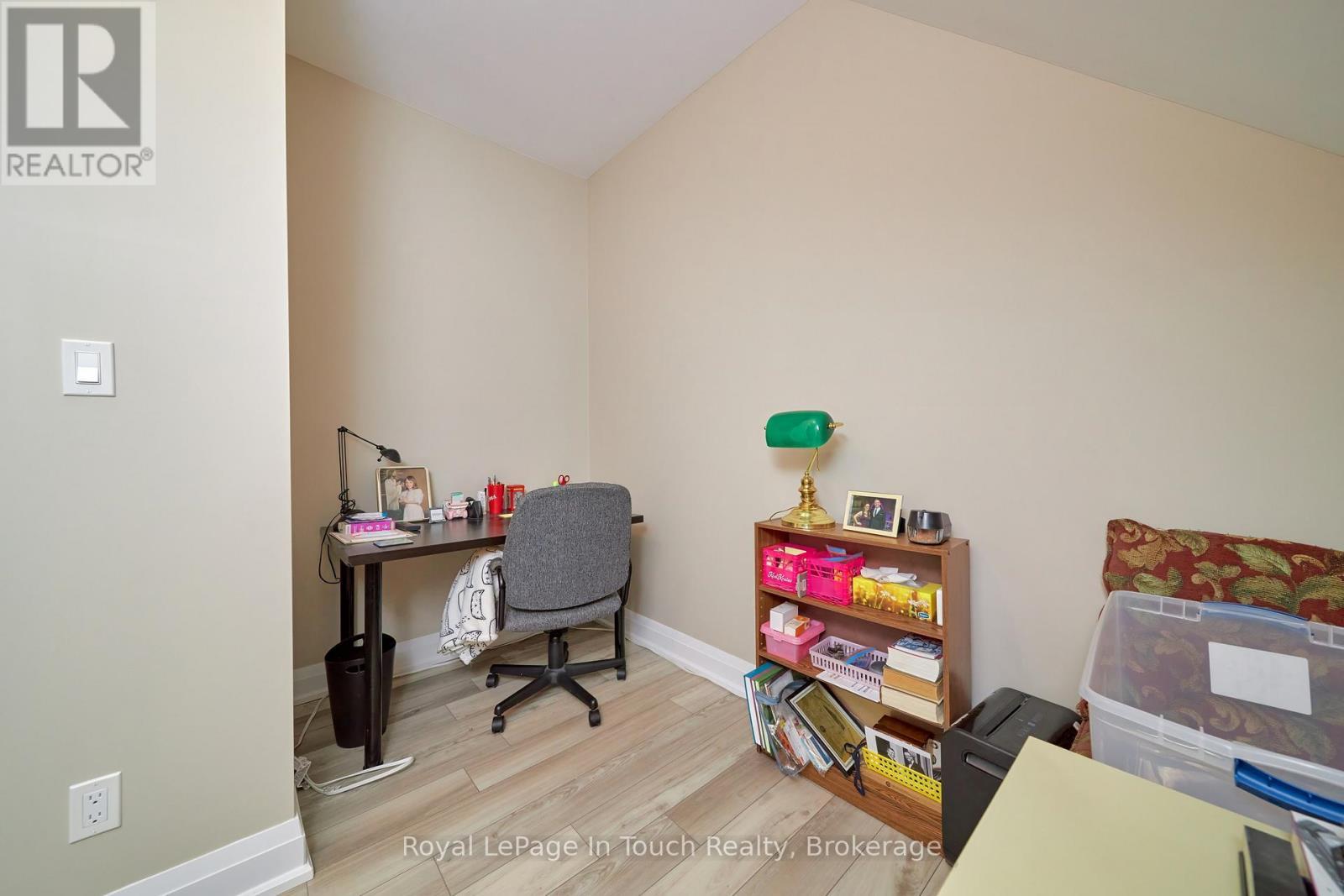 












31 JULIA CRESCENT

,
Midland,




Ontario
L4R0H5

