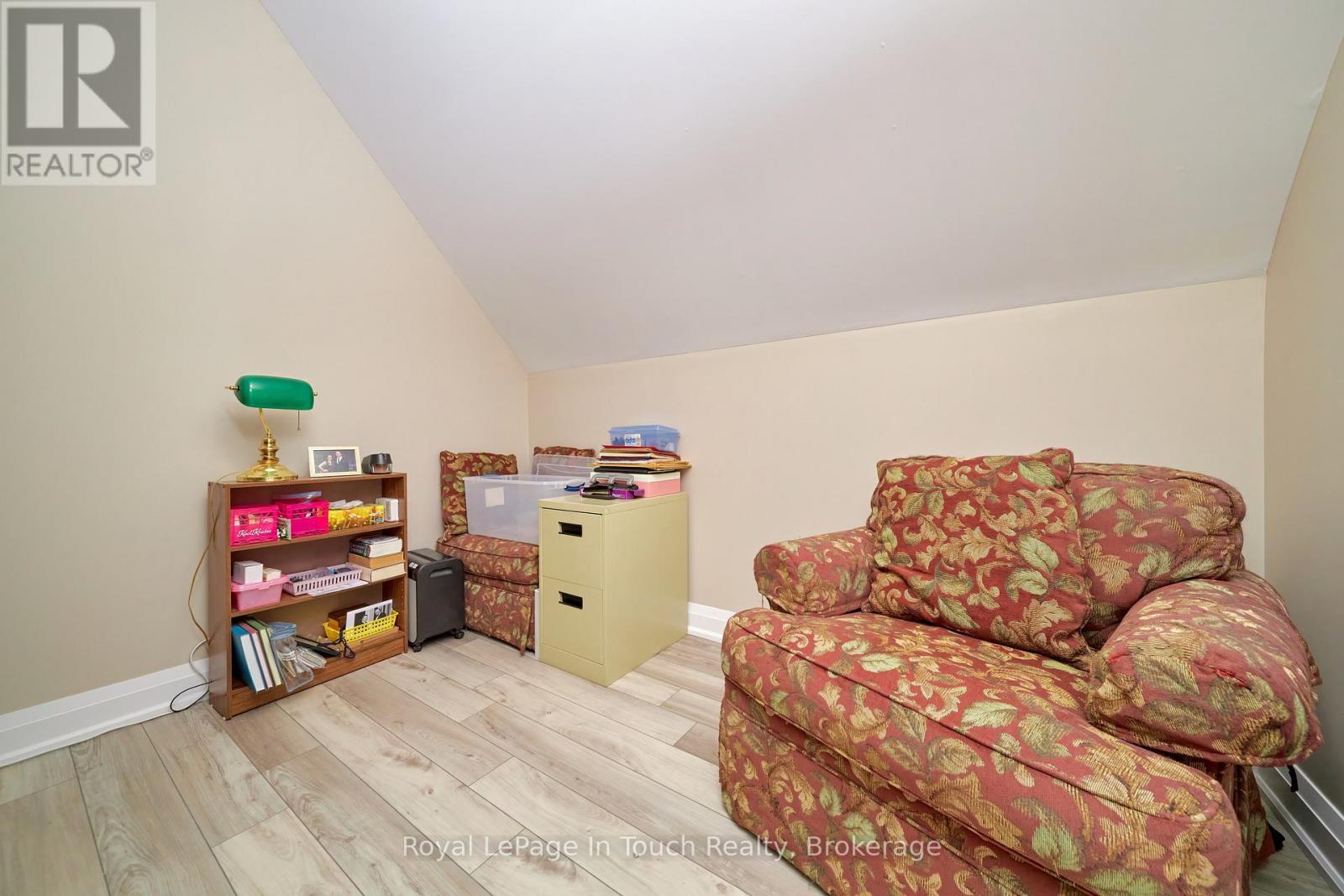 












31 JULIA CRESCENT

,
Midland,




Ontario
L4R0H5

