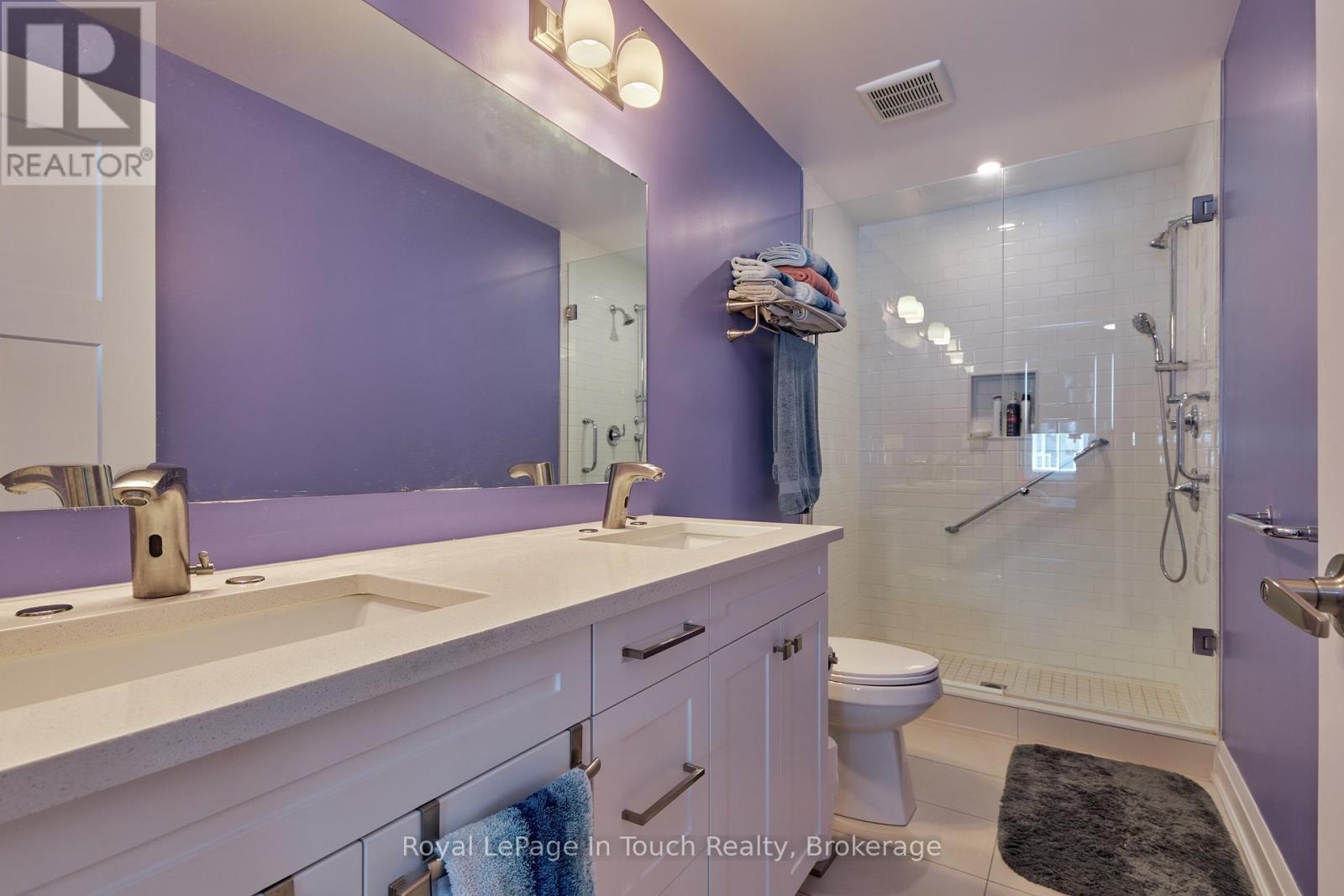 












31 JULIA CRESCENT

,
Midland,




Ontario
L4R0H5

