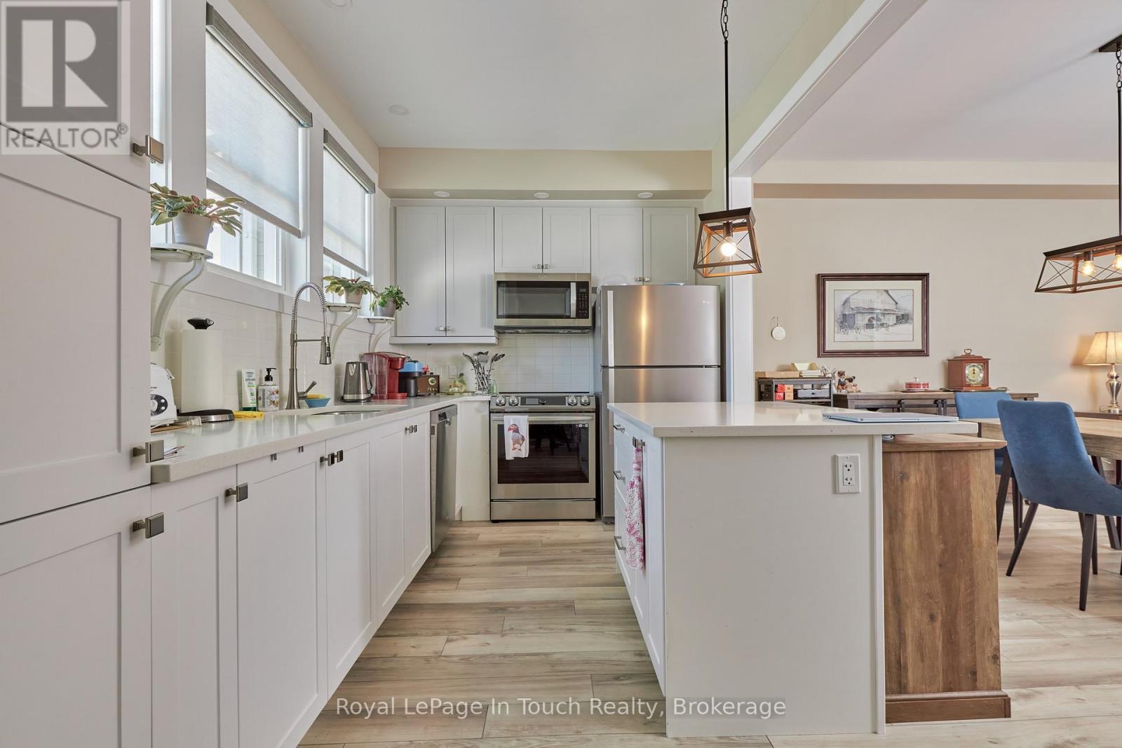 












31 JULIA CRESCENT

,
Midland,




Ontario
L4R0H5

