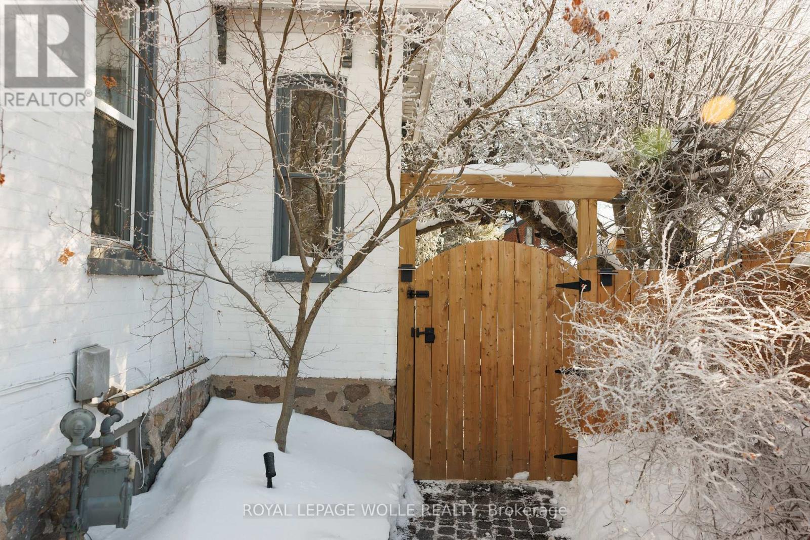 












23 CENTRE STREET

,
Woolwich,




Ontario
N3B2T8

