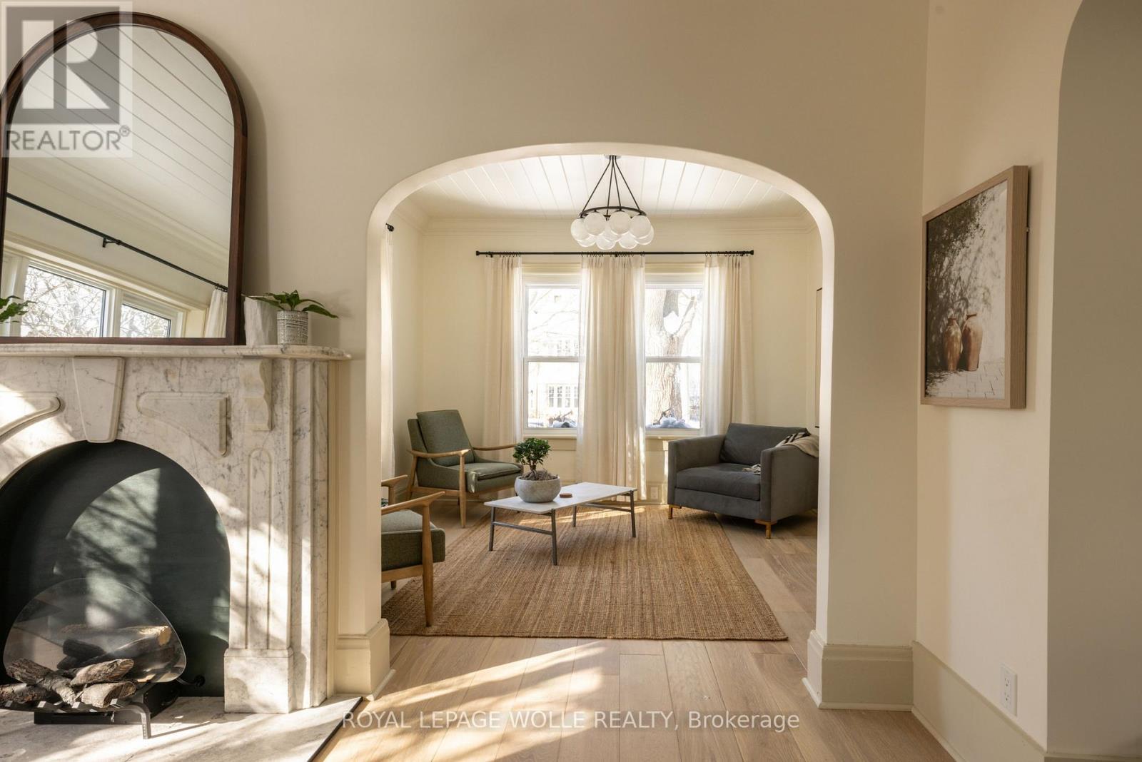 












23 CENTRE STREET

,
Woolwich,




Ontario
N3B2T8

