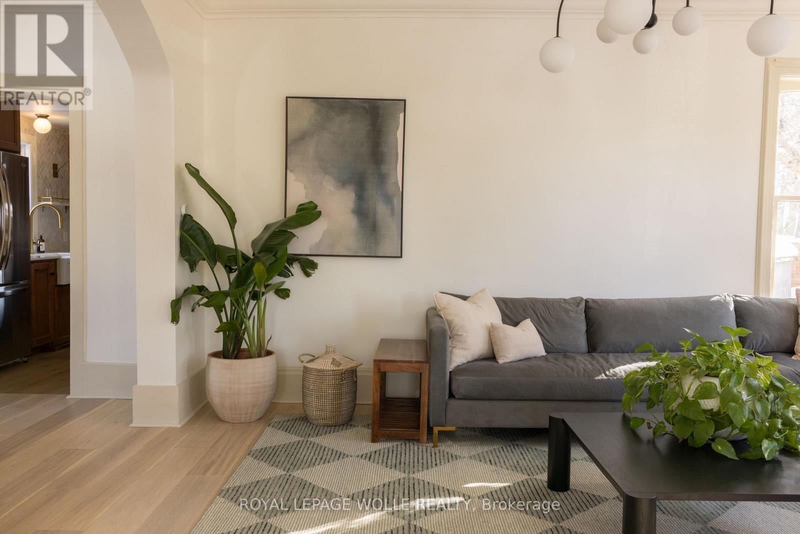 












23 CENTRE STREET

,
Woolwich,




Ontario
N3B2T8

