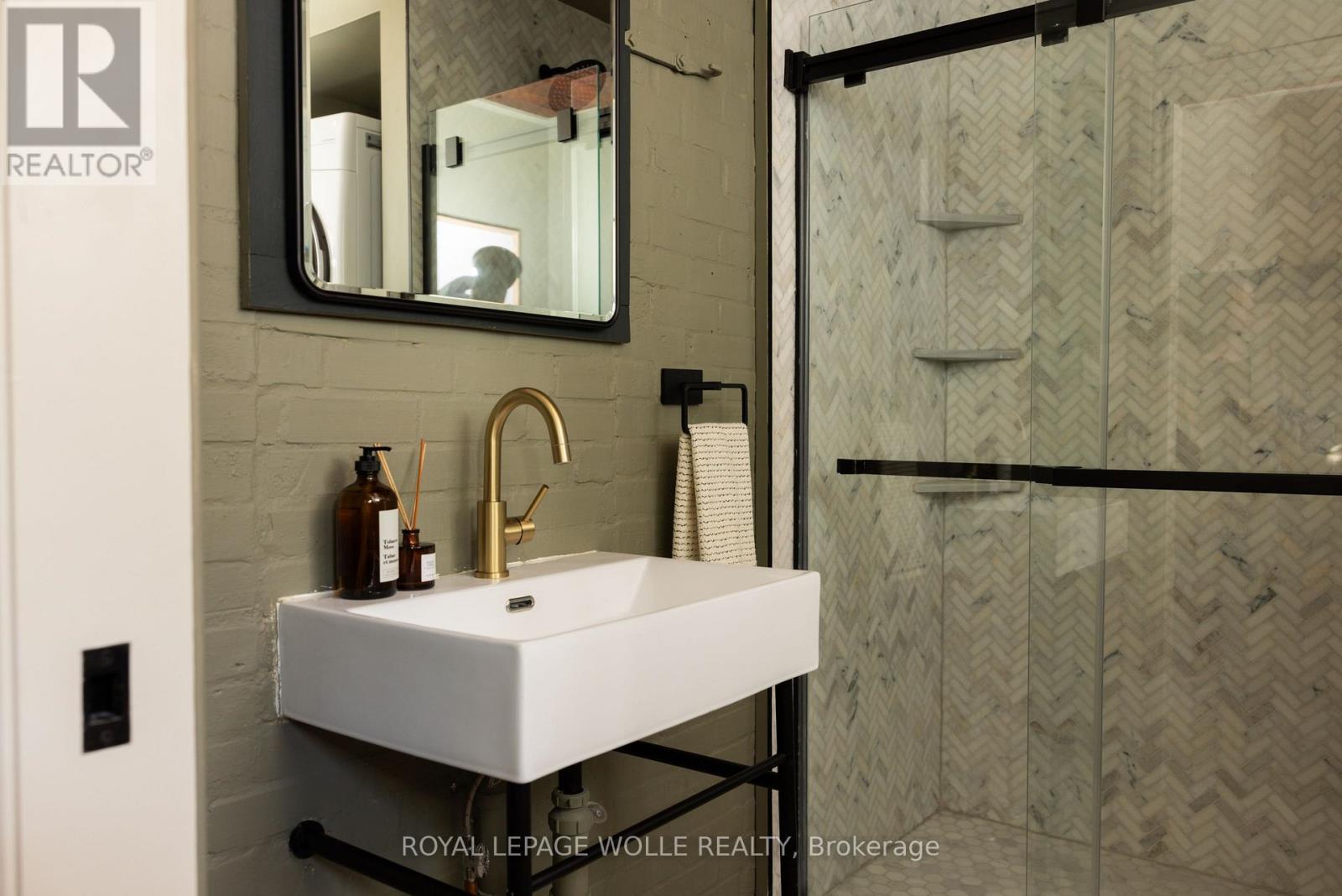 












23 CENTRE STREET

,
Woolwich,




Ontario
N3B2T8

