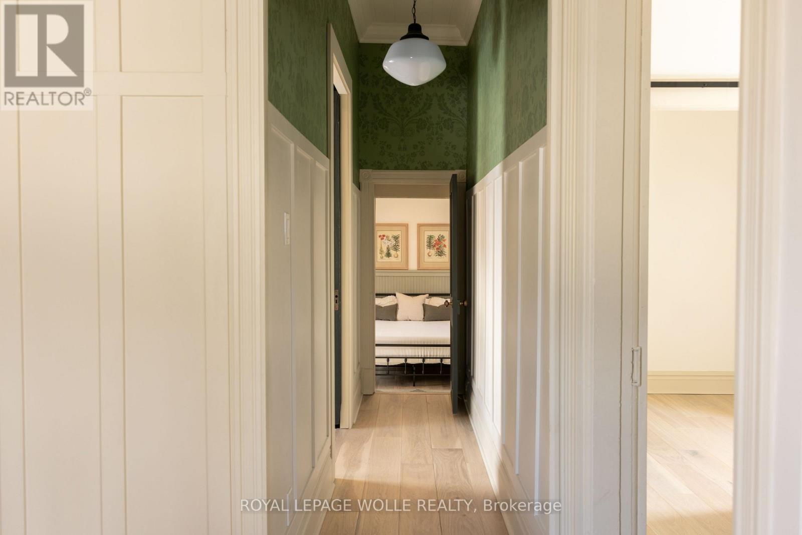 












23 CENTRE STREET

,
Woolwich,




Ontario
N3B2T8

