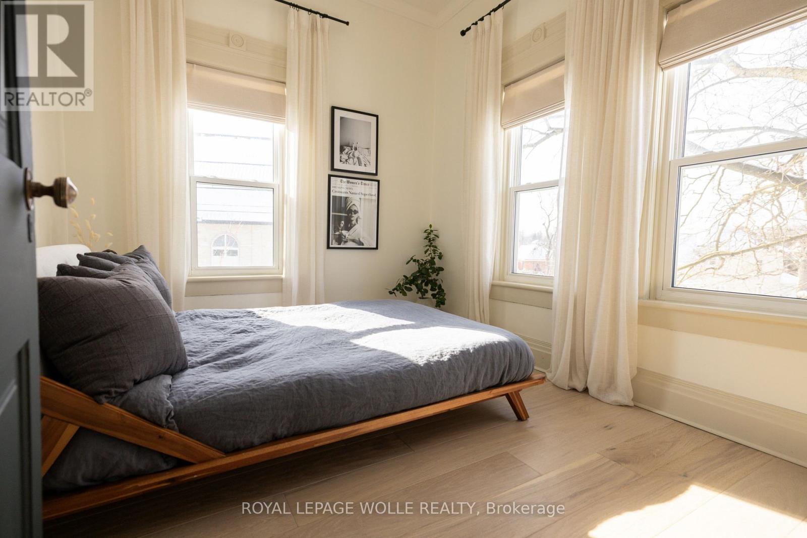 












23 CENTRE STREET

,
Woolwich,




Ontario
N3B2T8

