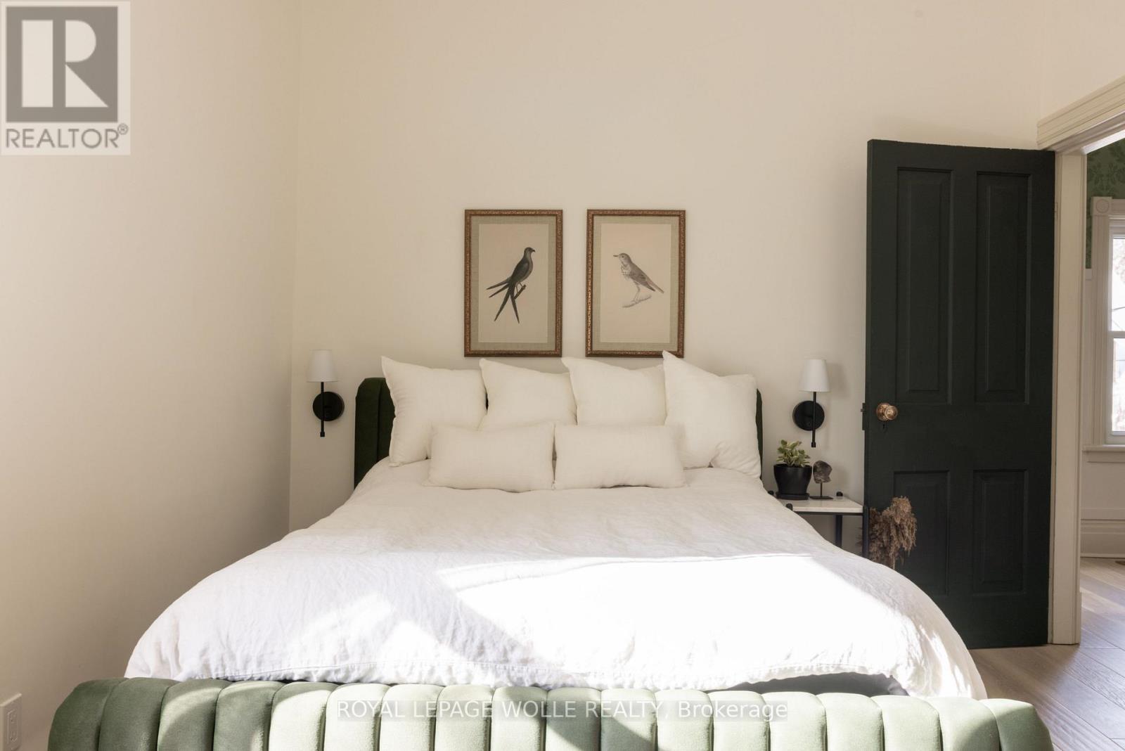 












23 CENTRE STREET

,
Woolwich,




Ontario
N3B2T8

