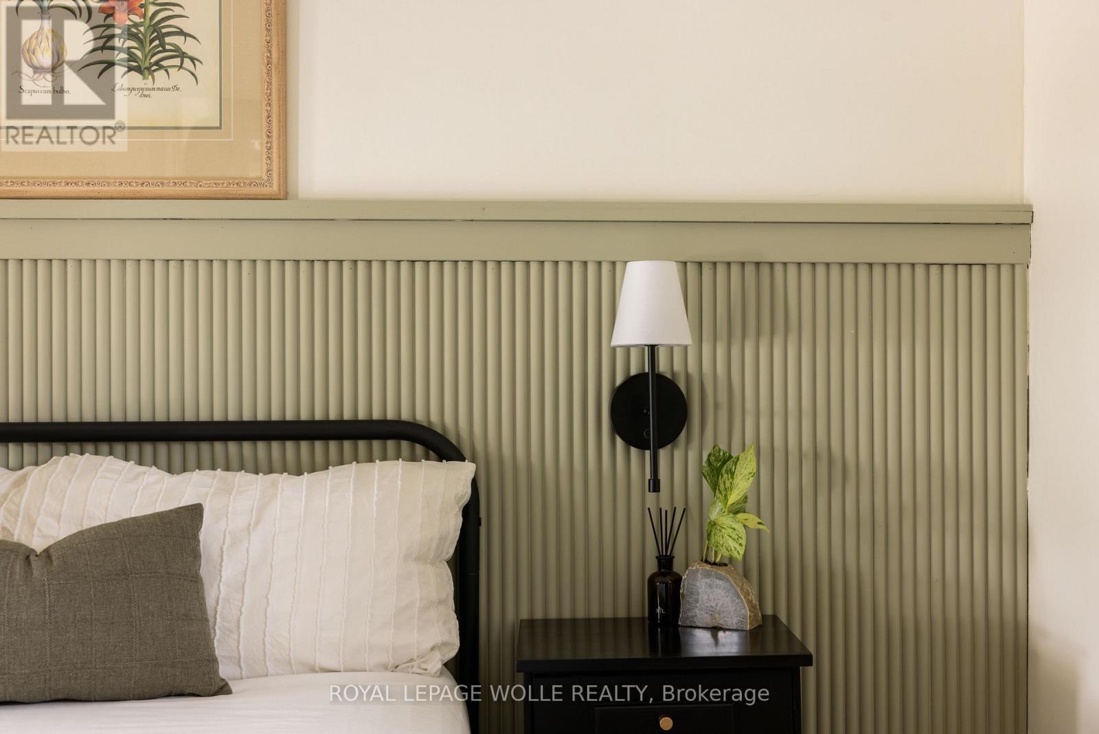 












23 CENTRE STREET

,
Woolwich,




Ontario
N3B2T8

