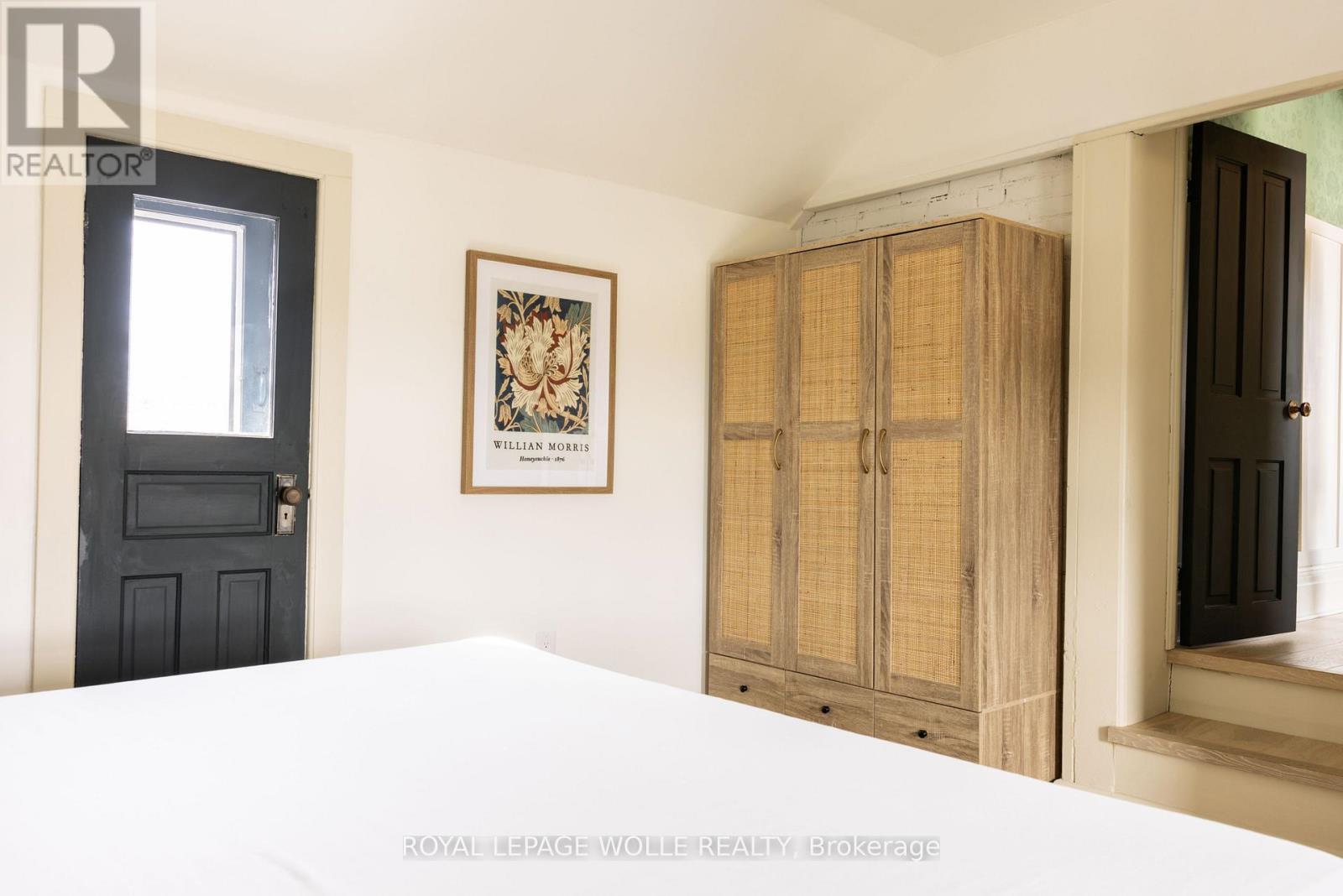 












23 CENTRE STREET

,
Woolwich,




Ontario
N3B2T8

