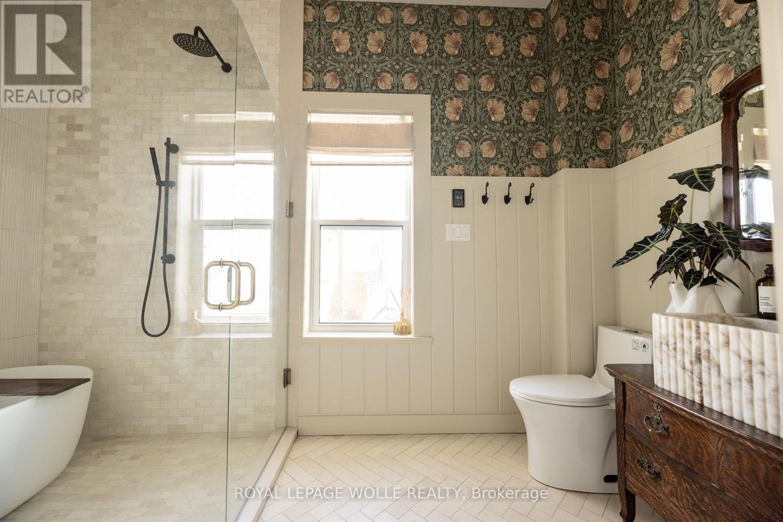 












23 CENTRE STREET

,
Woolwich,




Ontario
N3B2T8

