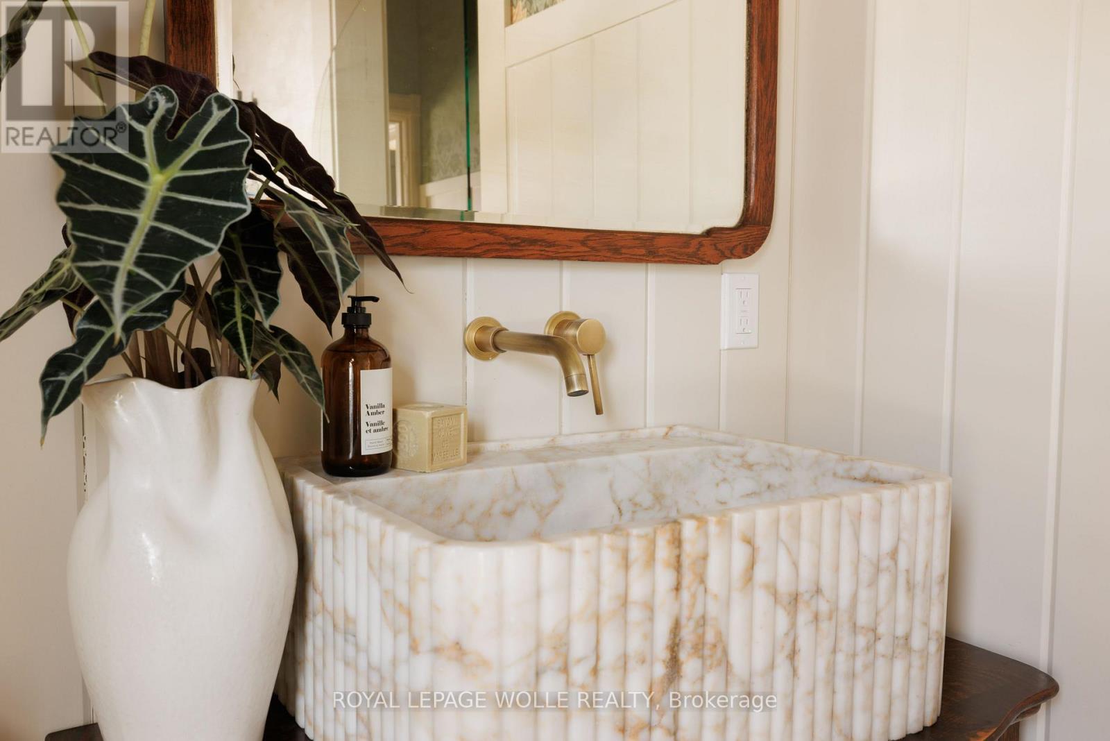 












23 CENTRE STREET

,
Woolwich,




Ontario
N3B2T8

