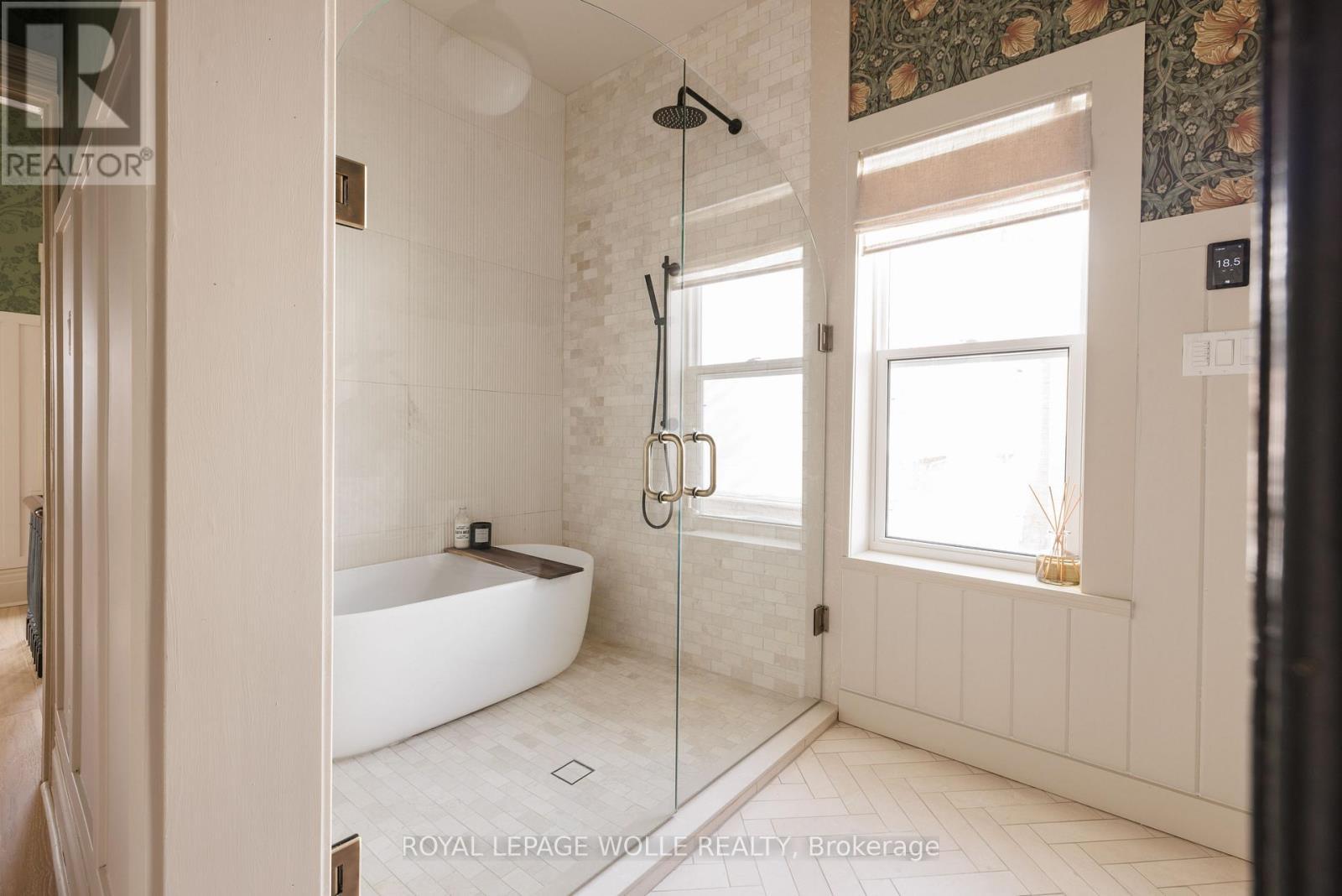 












23 CENTRE STREET

,
Woolwich,




Ontario
N3B2T8

