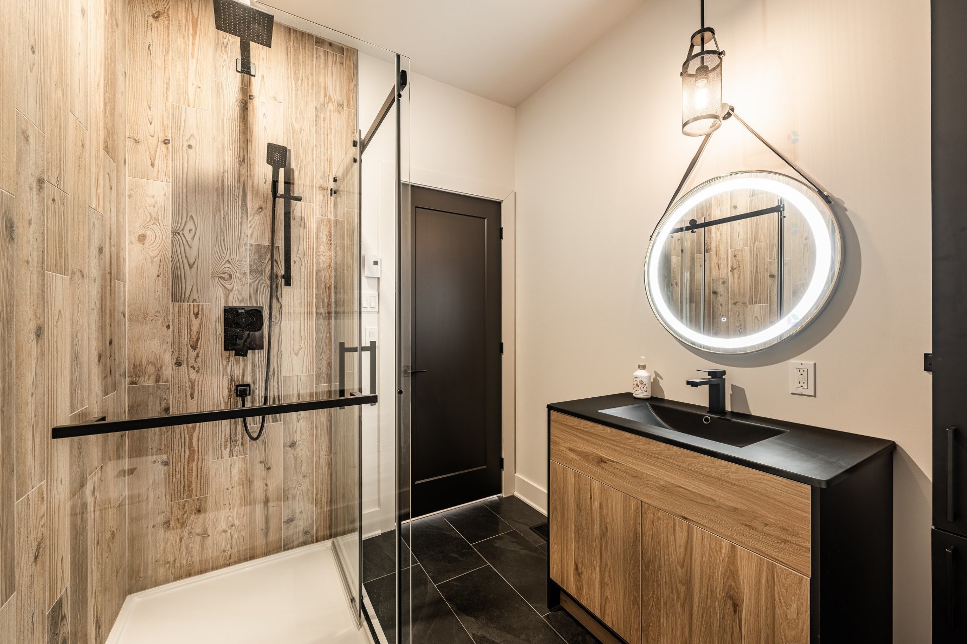 









3050


Ch. des Bois-Francs

,
Notre-Dame-de-la-Merci,




QC
J0T2A0

