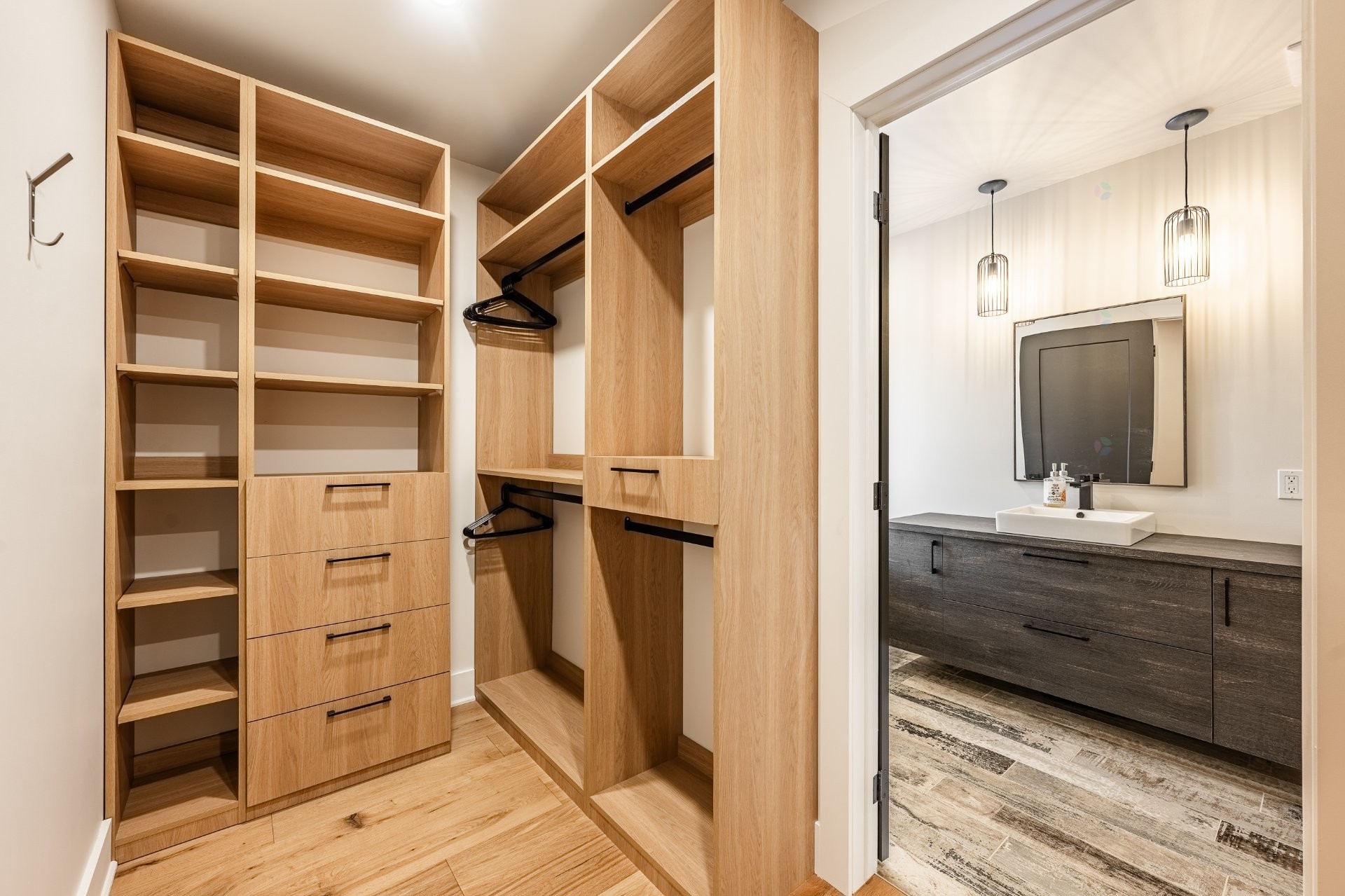 









3050


Ch. des Bois-Francs

,
Notre-Dame-de-la-Merci,




QC
J0T2A0

