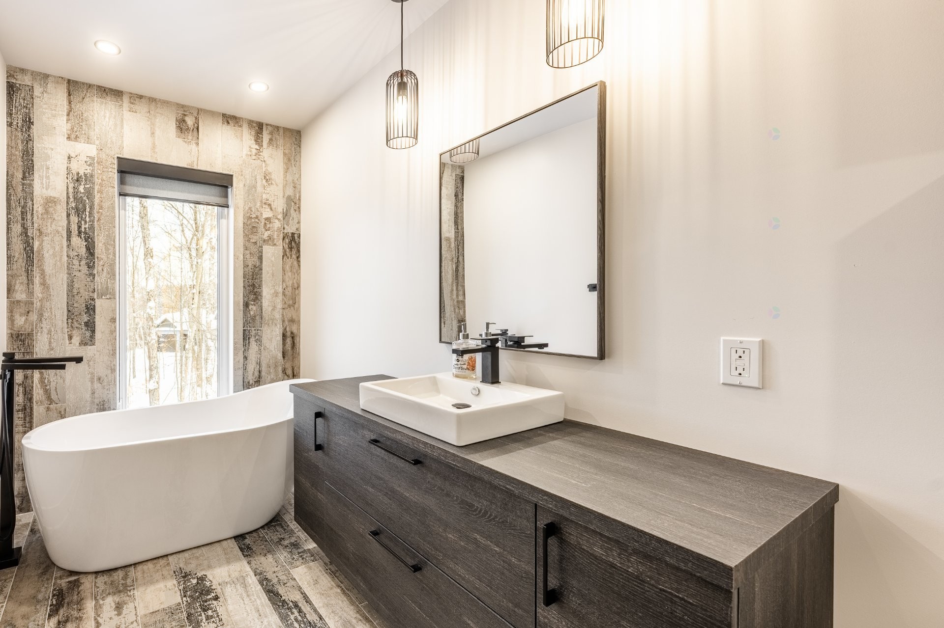 









3050


Ch. des Bois-Francs

,
Notre-Dame-de-la-Merci,




QC
J0T2A0

