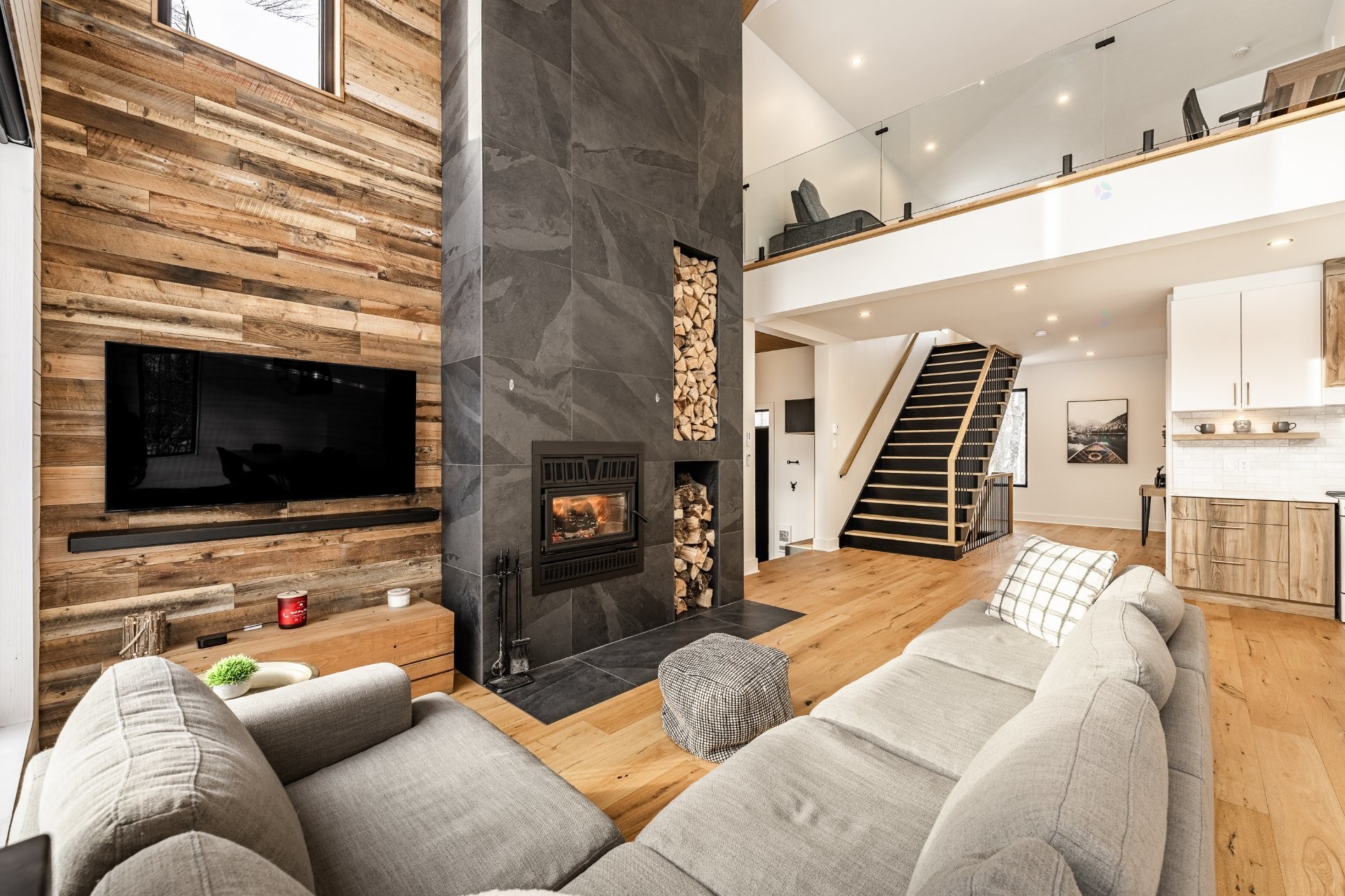 









3050


Ch. des Bois-Francs

,
Notre-Dame-de-la-Merci,




QC
J0T2A0

