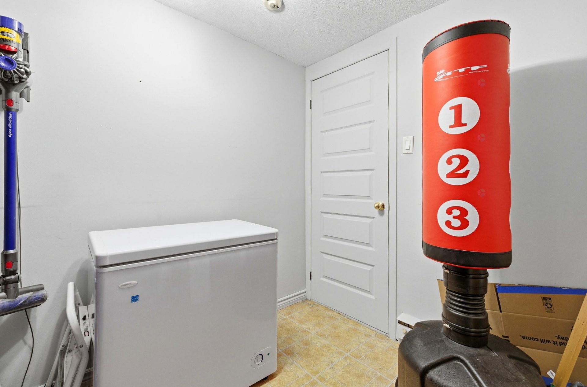 









4


Rue Galipeau

, 2,
Gatineau (Hull),




QC
J8Y4C3

