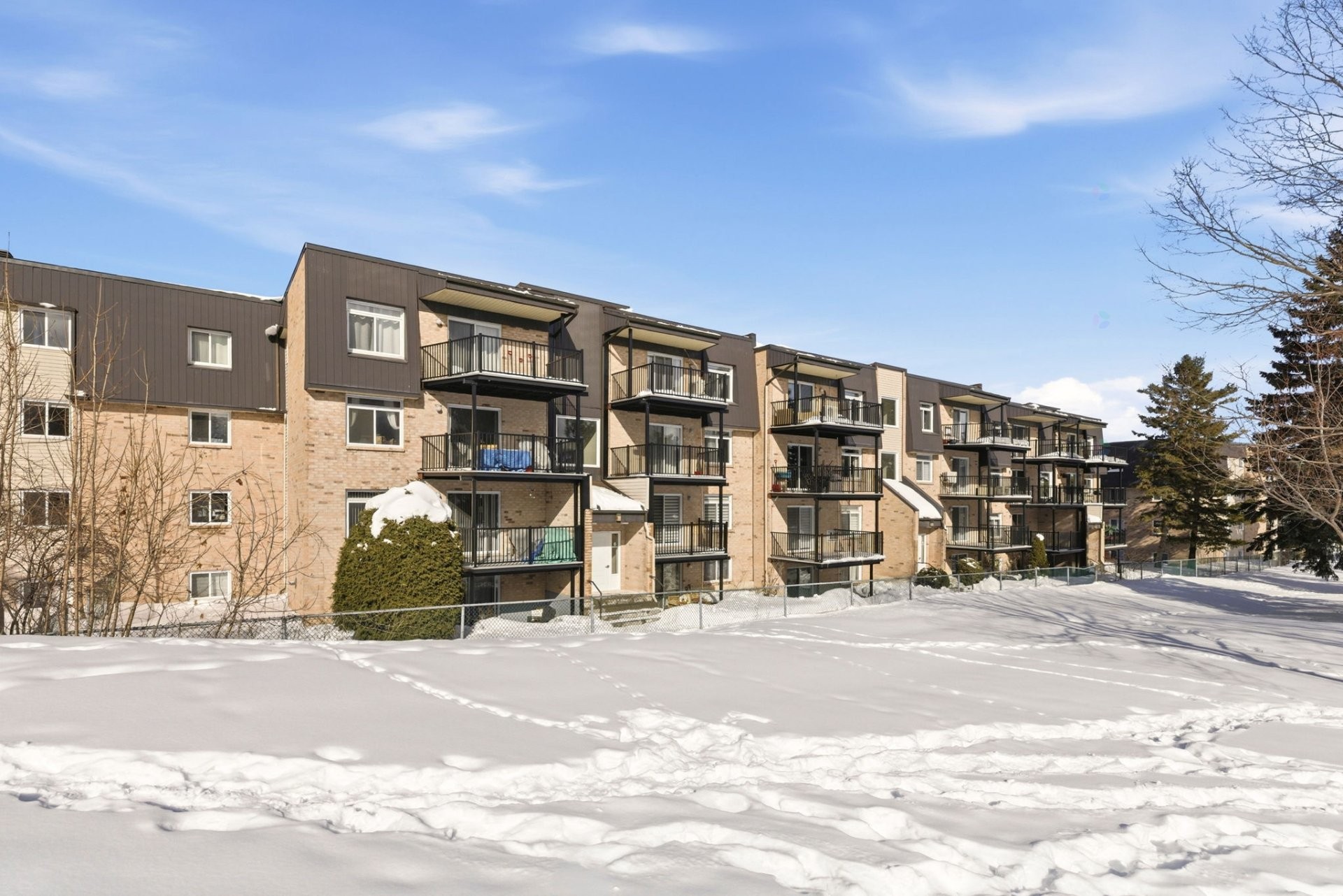 









4


Rue Galipeau

, 2,
Gatineau (Hull),




QC
J8Y4C3

