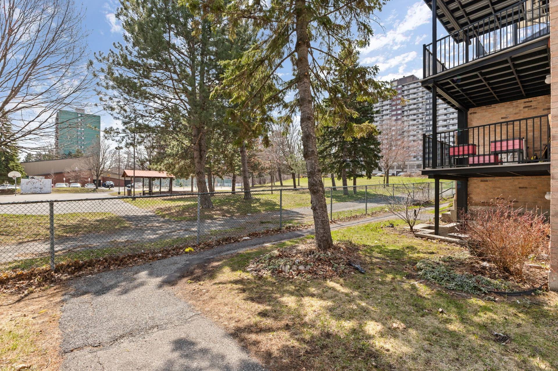 









4


Rue Galipeau

, 2,
Gatineau (Hull),




QC
J8Y4C3


