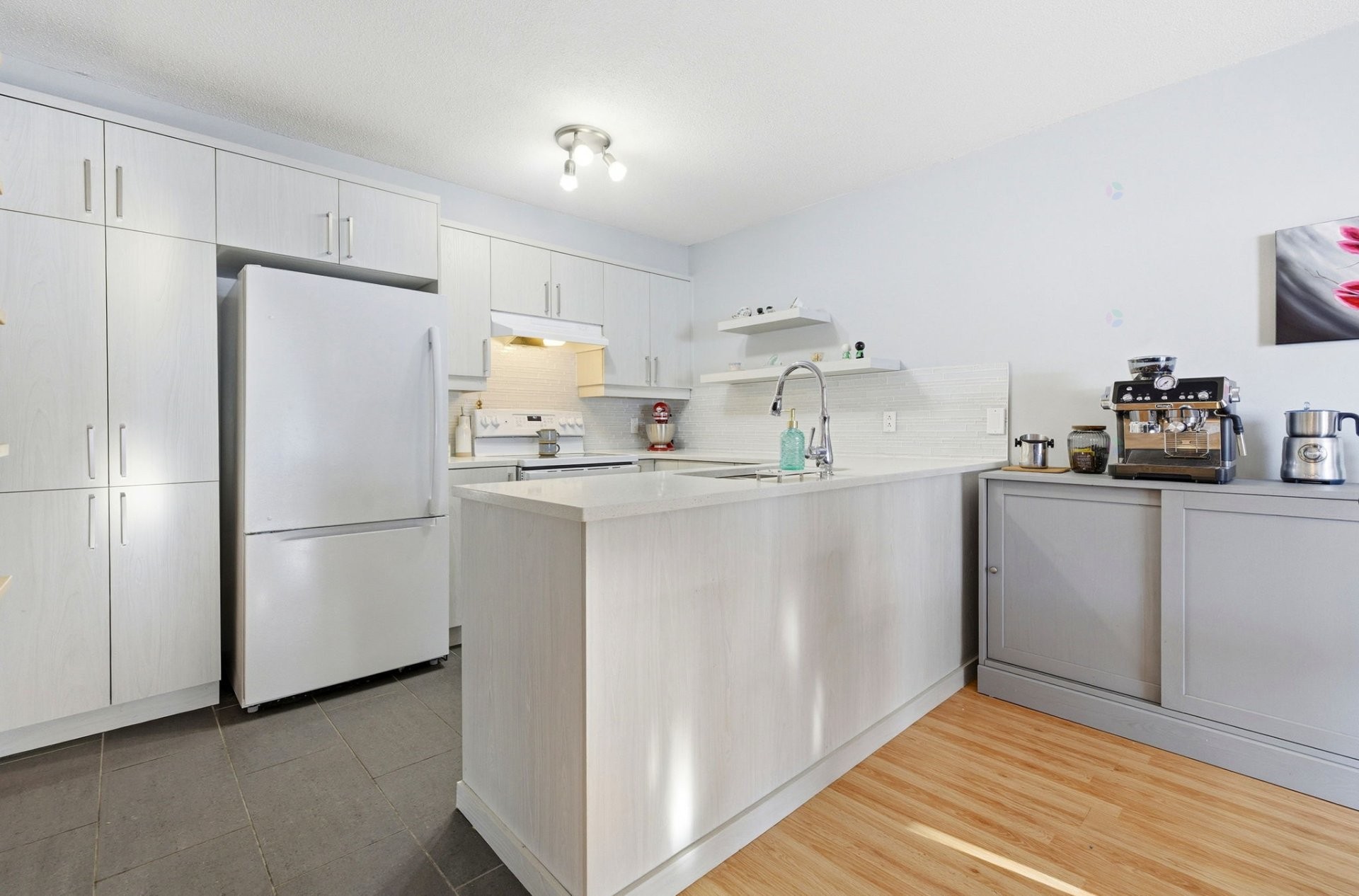 









4


Rue Galipeau

, 2,
Gatineau (Hull),




QC
J8Y4C3

