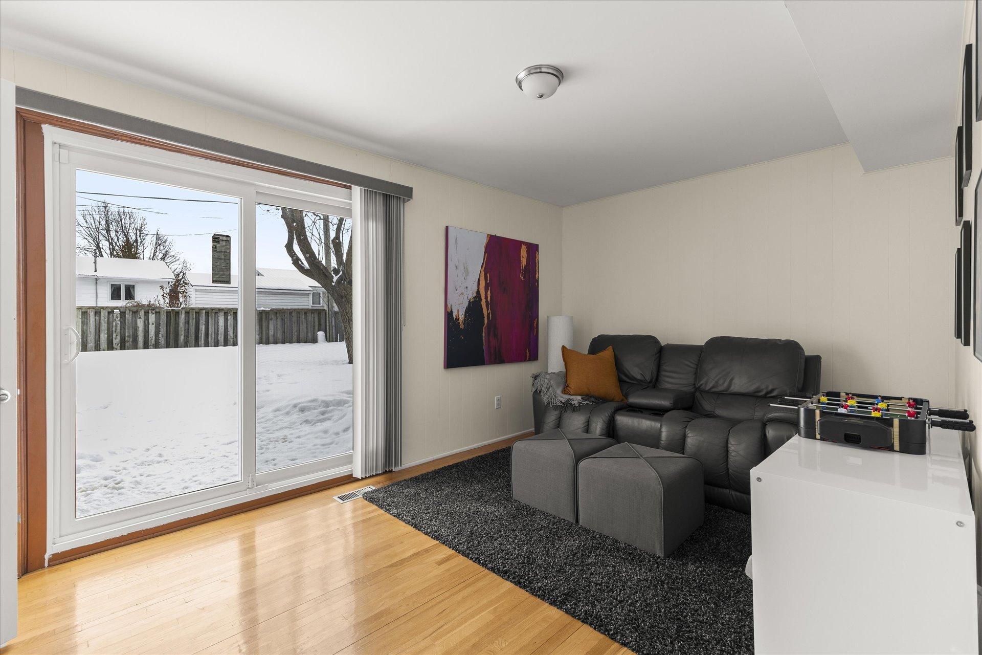 









90


Rue Roger-Pilon

,
Dollard-des-Ormeaux,




QC
H9B1A6

