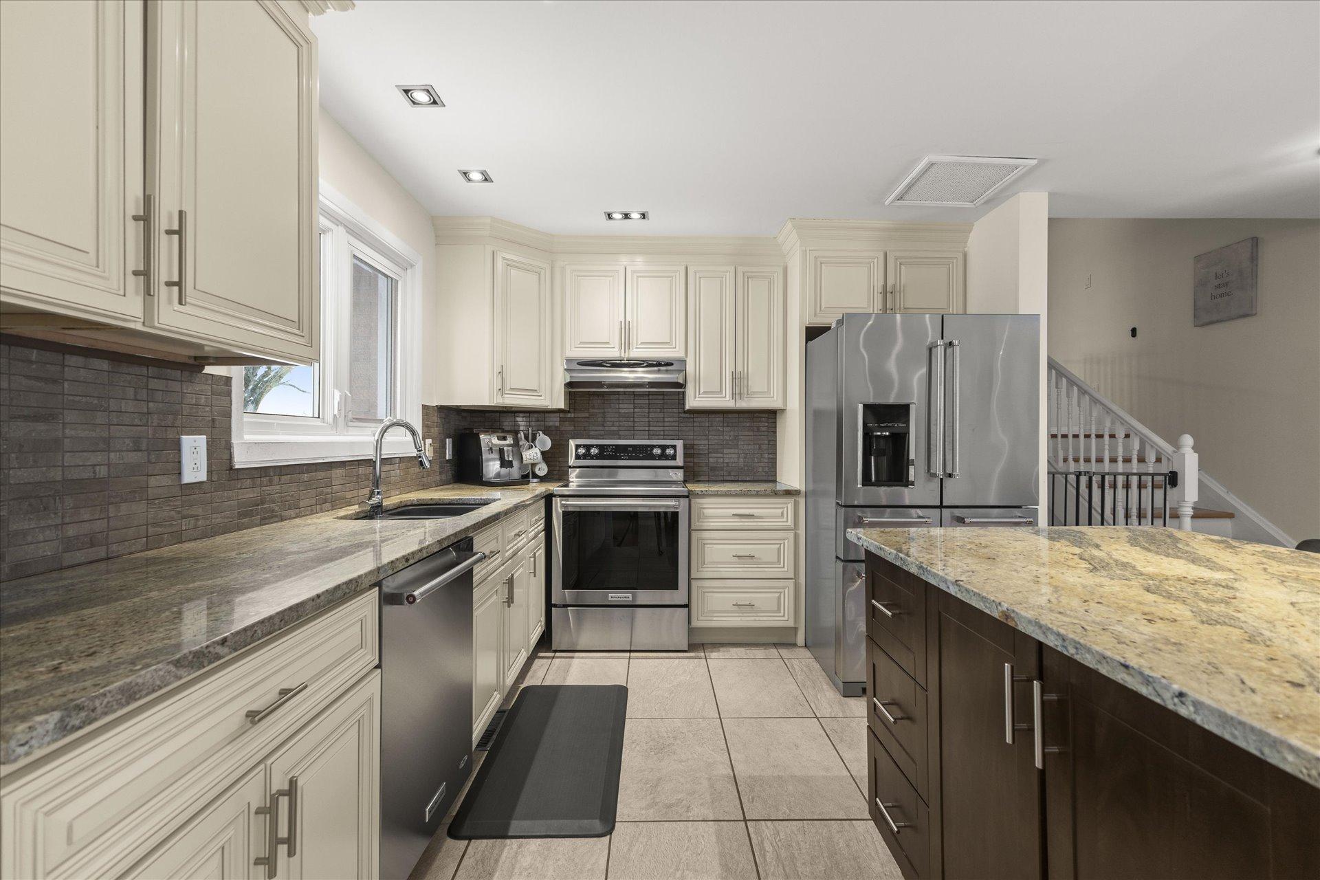 









90


Rue Roger-Pilon

,
Dollard-des-Ormeaux,




QC
H9B1A6

