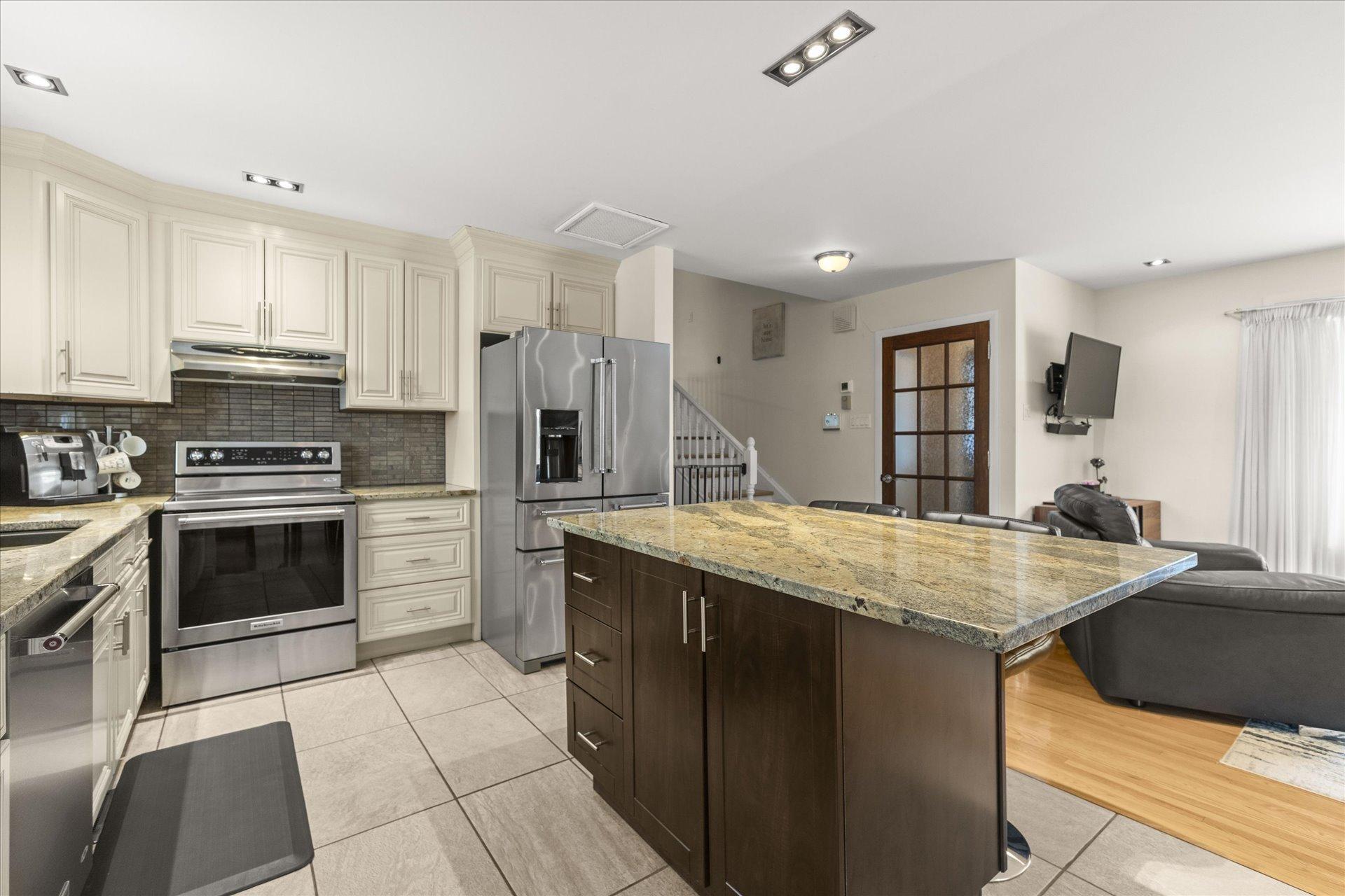 









90


Rue Roger-Pilon

,
Dollard-des-Ormeaux,




QC
H9B1A6

