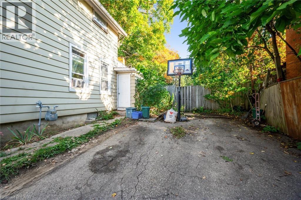 












126 WATERLOO Street

,
Kitchener,




Ontario
N2H3V6

