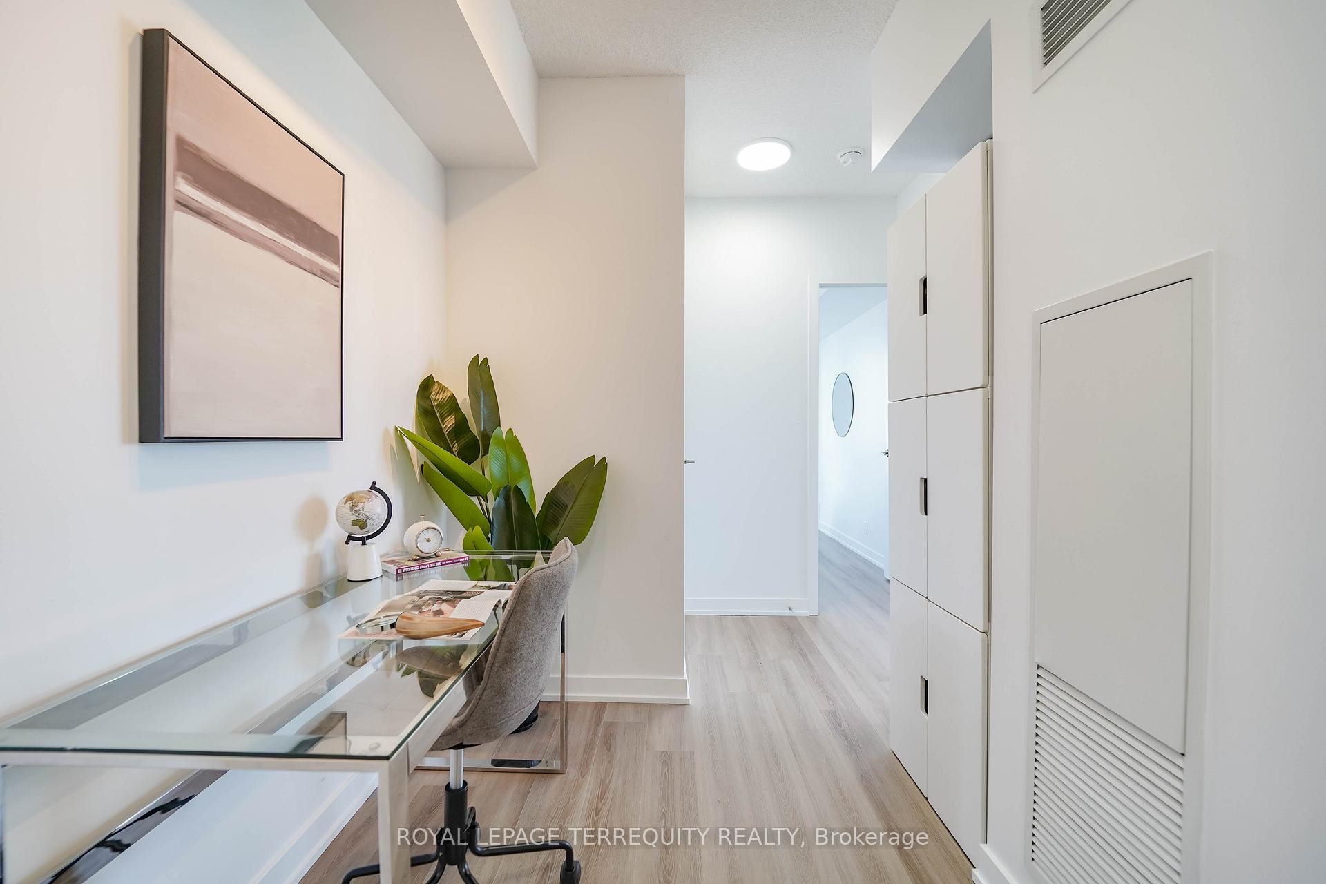 









2200


Lakeshore

Boulevard West, 4007,
Toronto,




ON
M8V 1A4

