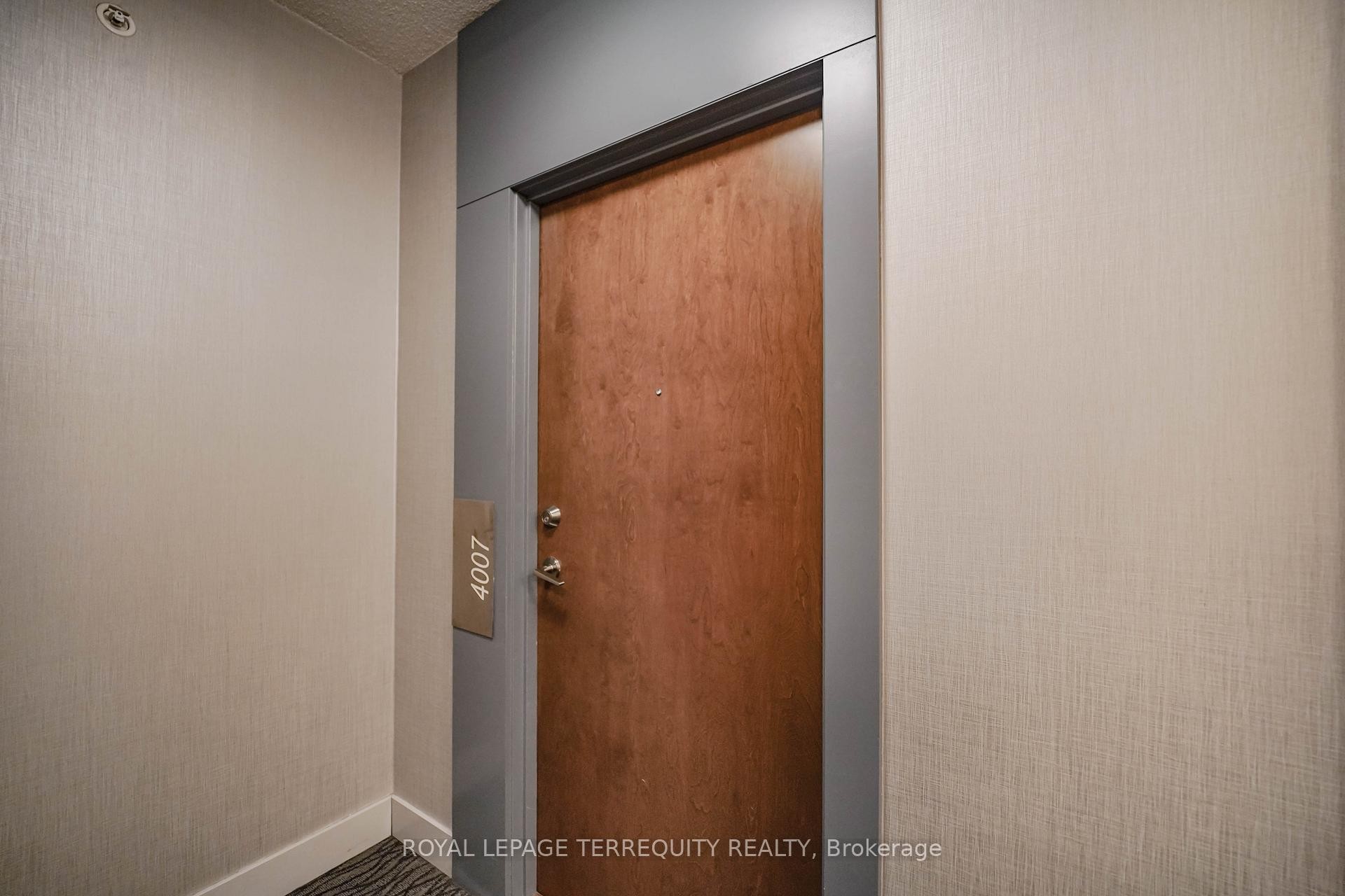 









2200


Lakeshore

Boulevard West, 4007,
Toronto,




ON
M8V 1A4

