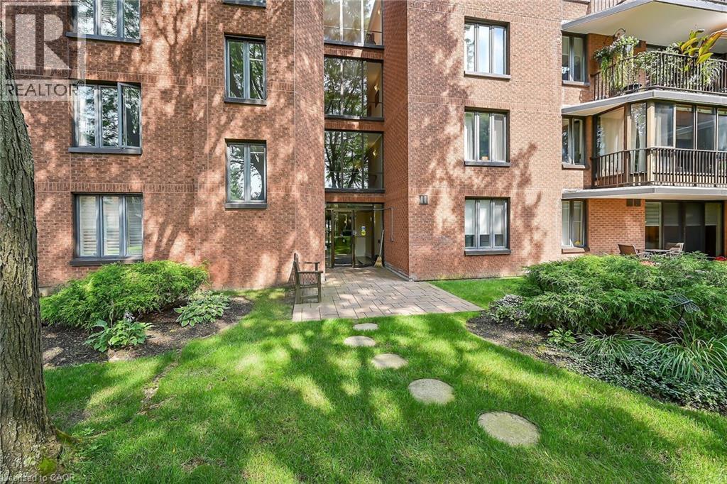 












150 WILSON Street W Unit# PH1

,
Ancaster,




Ontario
L9G4E7

