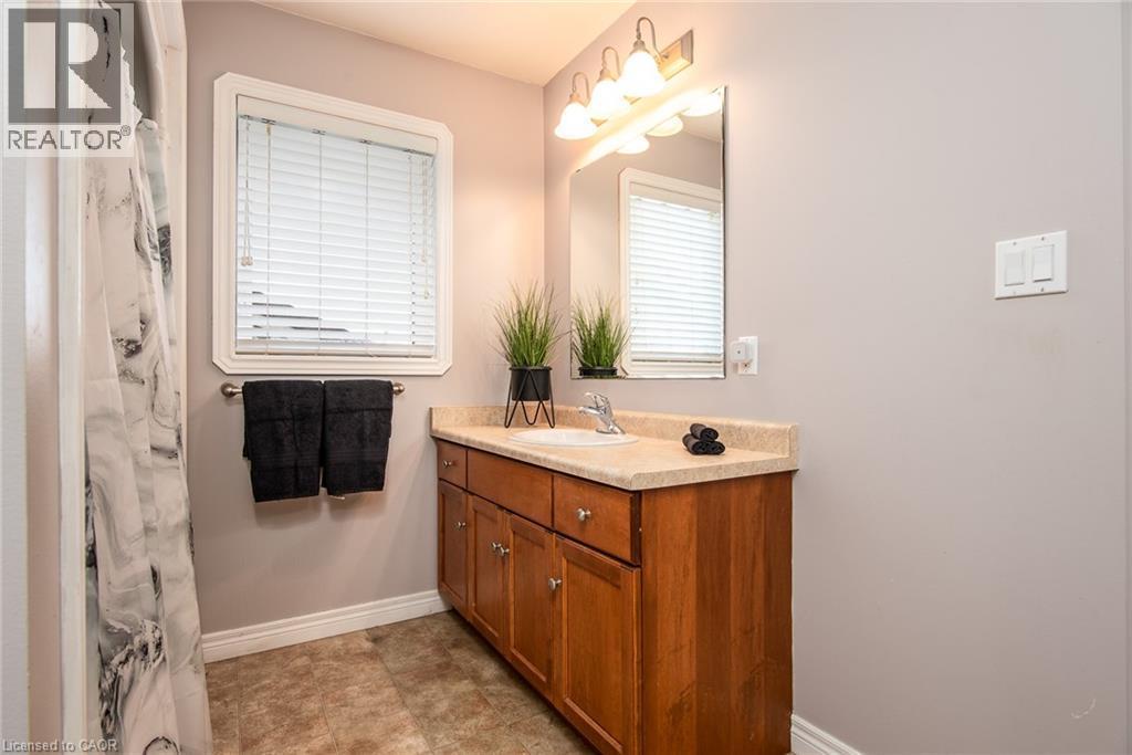 












383 PARROTT Place

,
Woodstock,




Ontario
N4T1V4

