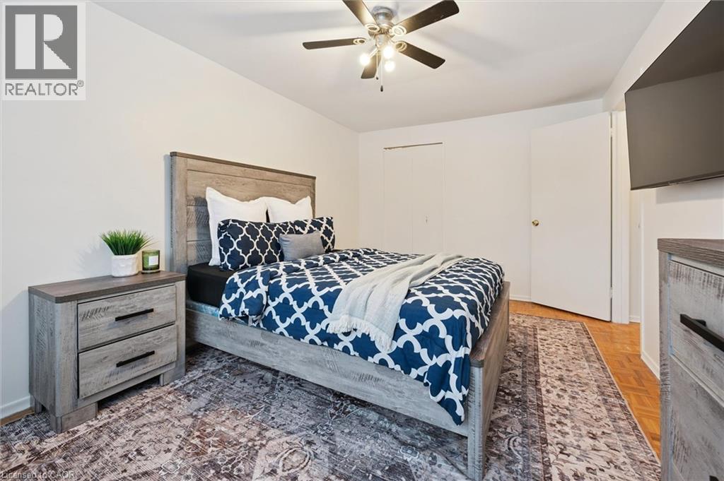 












11 INGLESIDE Drive

,
Kitchener,




Ontario
N2M2G7

