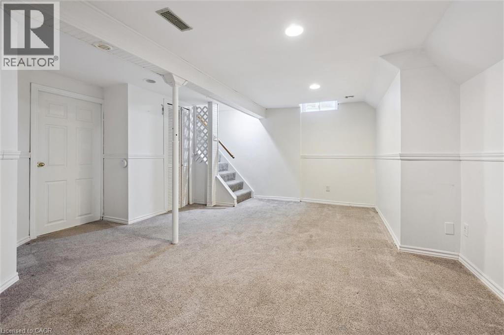 












11 INGLESIDE Drive

,
Kitchener,




Ontario
N2M2G7

