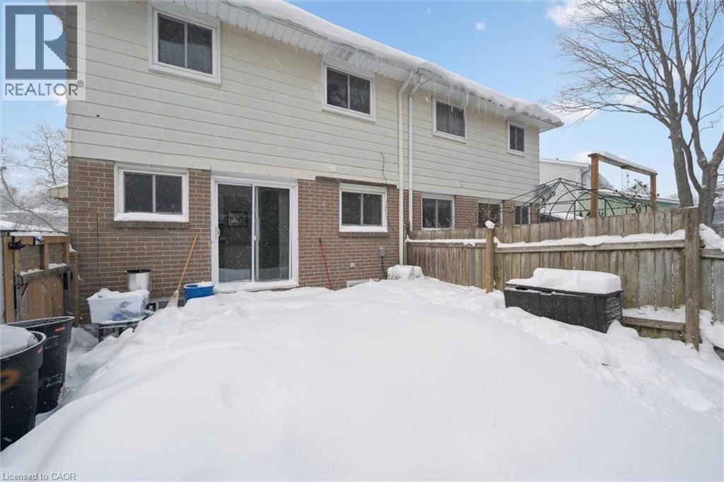 












11 INGLESIDE Drive

,
Kitchener,




Ontario
N2M2G7

