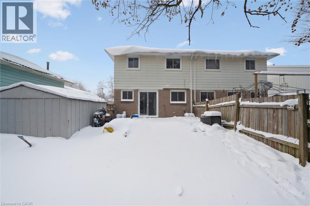 












11 INGLESIDE Drive

,
Kitchener,




Ontario
N2M2G7

